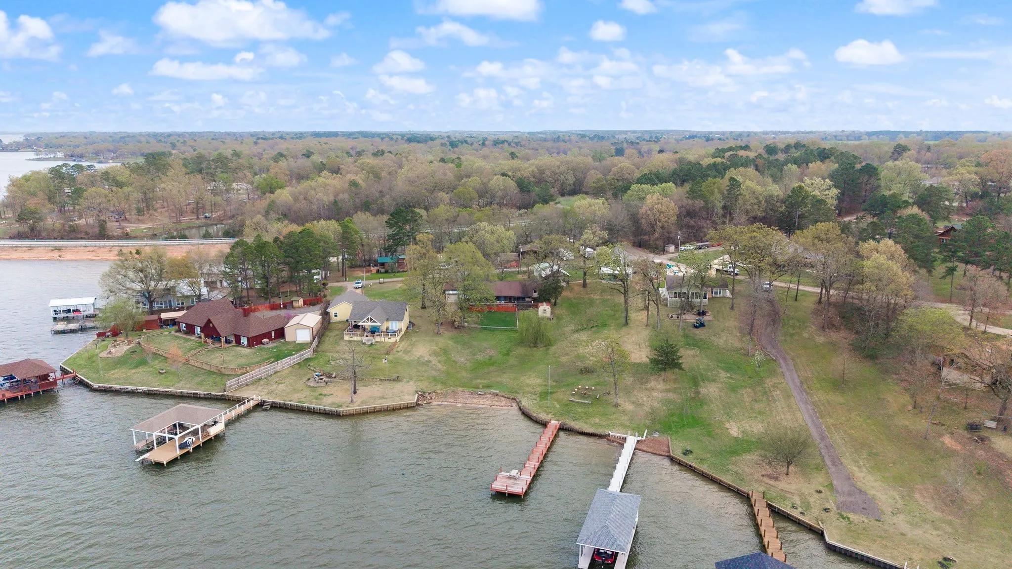 Single Family Residence For Sale in Camp County , 138 County Road 2404, Pittsburg, Texas 75686, 3 Bedroom, 3 Bathroom, 2 Garage spaces, 1,818 Sqft, built in 1980, Preowned, mls#21205835, Real Estate Agent in Pittsburg, Homes For Sale in Camp county, Homes For Sale in Pittsburg, Realtor in Pittsburg Texas, Real Estate Brokerage Independent Realty Texas, Luminita Cordes Realtor