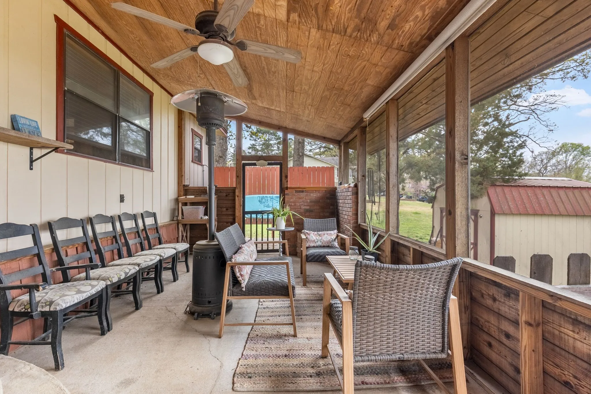 Single Family Residence For Sale in Camp County , 138 County Road 2404, Pittsburg, Texas 75686, 3 Bedroom, 3 Bathroom, 2 Garage spaces, 1,818 Sqft, built in 1980, Preowned, mls#21205835, Real Estate Agent in Pittsburg, Homes For Sale in Camp county, Homes For Sale in Pittsburg, Realtor in Pittsburg Texas, Real Estate Brokerage Independent Realty Texas, Luminita Cordes Realtor