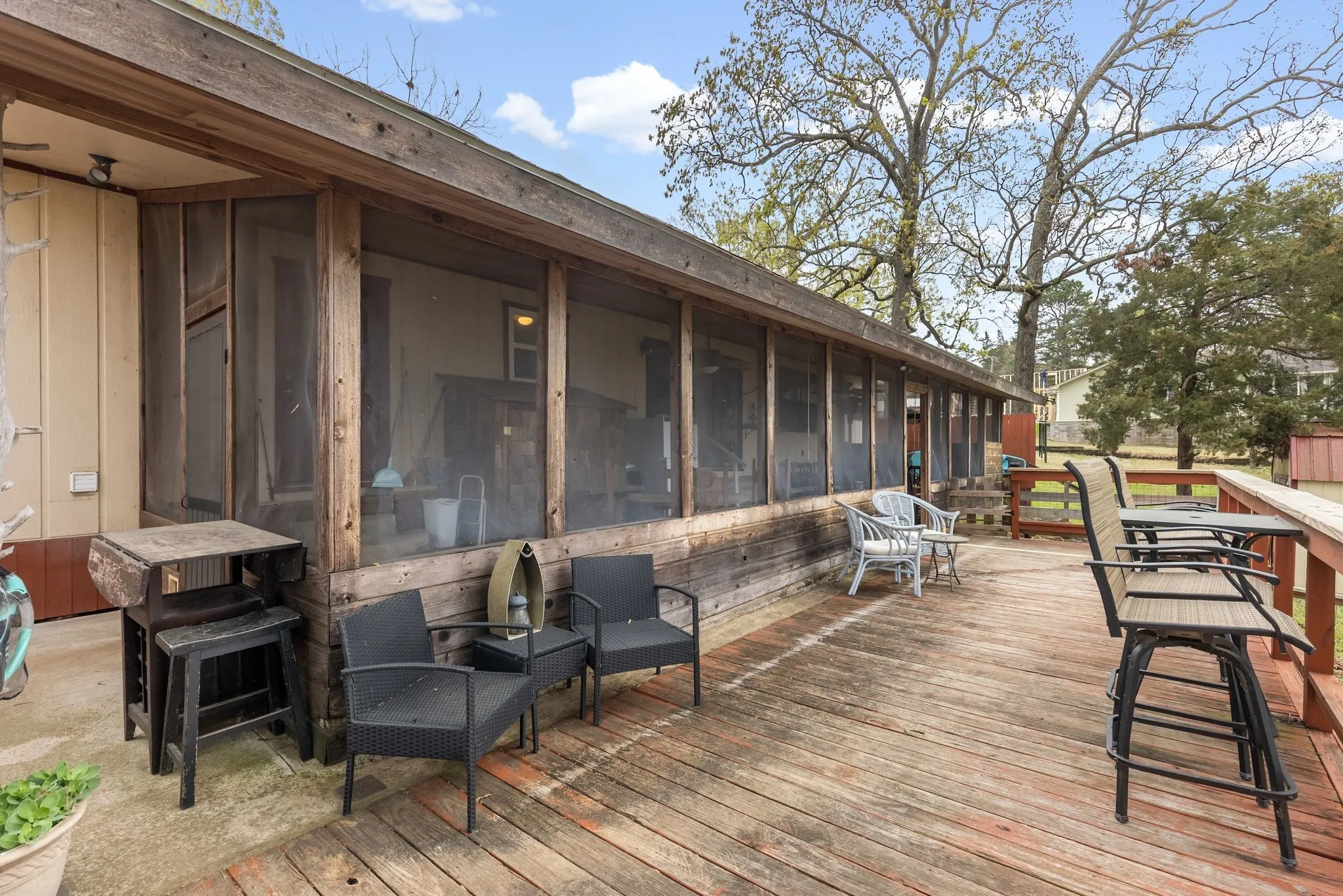 Single Family Residence For Sale in Camp County , 138 County Road 2404, Pittsburg, Texas 75686, 3 Bedroom, 3 Bathroom, 2 Garage spaces, 1,818 Sqft, built in 1980, Preowned, mls#21205835, Real Estate Agent in Pittsburg, Homes For Sale in Camp county, Homes For Sale in Pittsburg, Realtor in Pittsburg Texas, Real Estate Brokerage Independent Realty Texas, Luminita Cordes Realtor