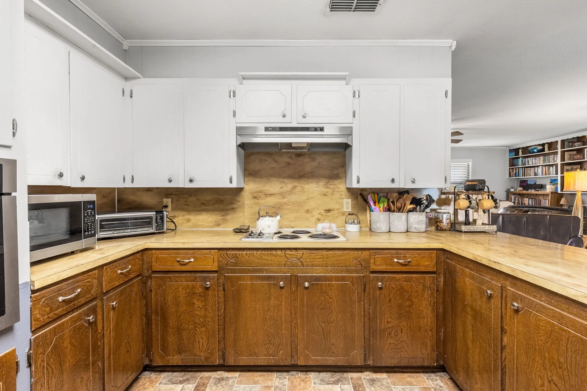 Single Family Residence For Sale in Camp County , 138 County Road 2404, Pittsburg, Texas 75686, 3 Bedroom, 3 Bathroom, 2 Garage spaces, 1,818 Sqft, built in 1980, Preowned, mls#21205835, Real Estate Agent in Pittsburg, Homes For Sale in Camp county, Homes For Sale in Pittsburg, Realtor in Pittsburg Texas, Real Estate Brokerage Independent Realty Texas, Luminita Cordes Realtor