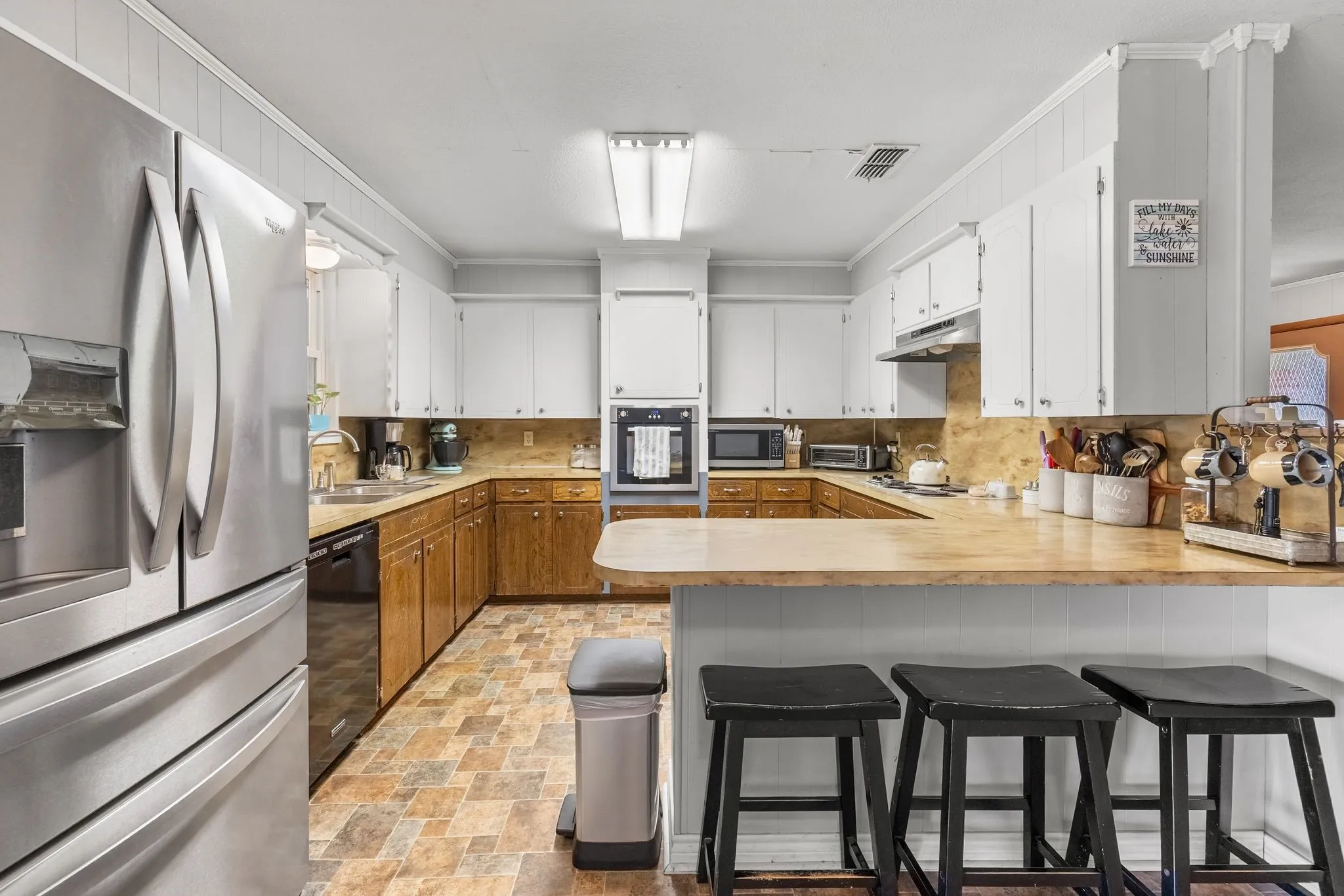 Single Family Residence For Sale in Camp County , 138 County Road 2404, Pittsburg, Texas 75686, 3 Bedroom, 3 Bathroom, 2 Garage spaces, 1,818 Sqft, built in 1980, Preowned, mls#21205835, Real Estate Agent in Pittsburg, Homes For Sale in Camp county, Homes For Sale in Pittsburg, Realtor in Pittsburg Texas, Real Estate Brokerage Independent Realty Texas, Luminita Cordes Realtor