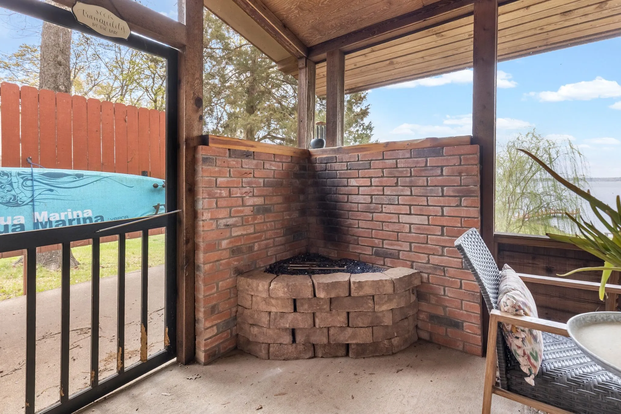 Single Family Residence For Sale in Camp County , 138 County Road 2404, Pittsburg, Texas 75686, 3 Bedroom, 3 Bathroom, 2 Garage spaces, 1,818 Sqft, built in 1980, Preowned, mls#21205835, Real Estate Agent in Pittsburg, Homes For Sale in Camp county, Homes For Sale in Pittsburg, Realtor in Pittsburg Texas, Real Estate Brokerage Independent Realty Texas, Luminita Cordes Realtor
