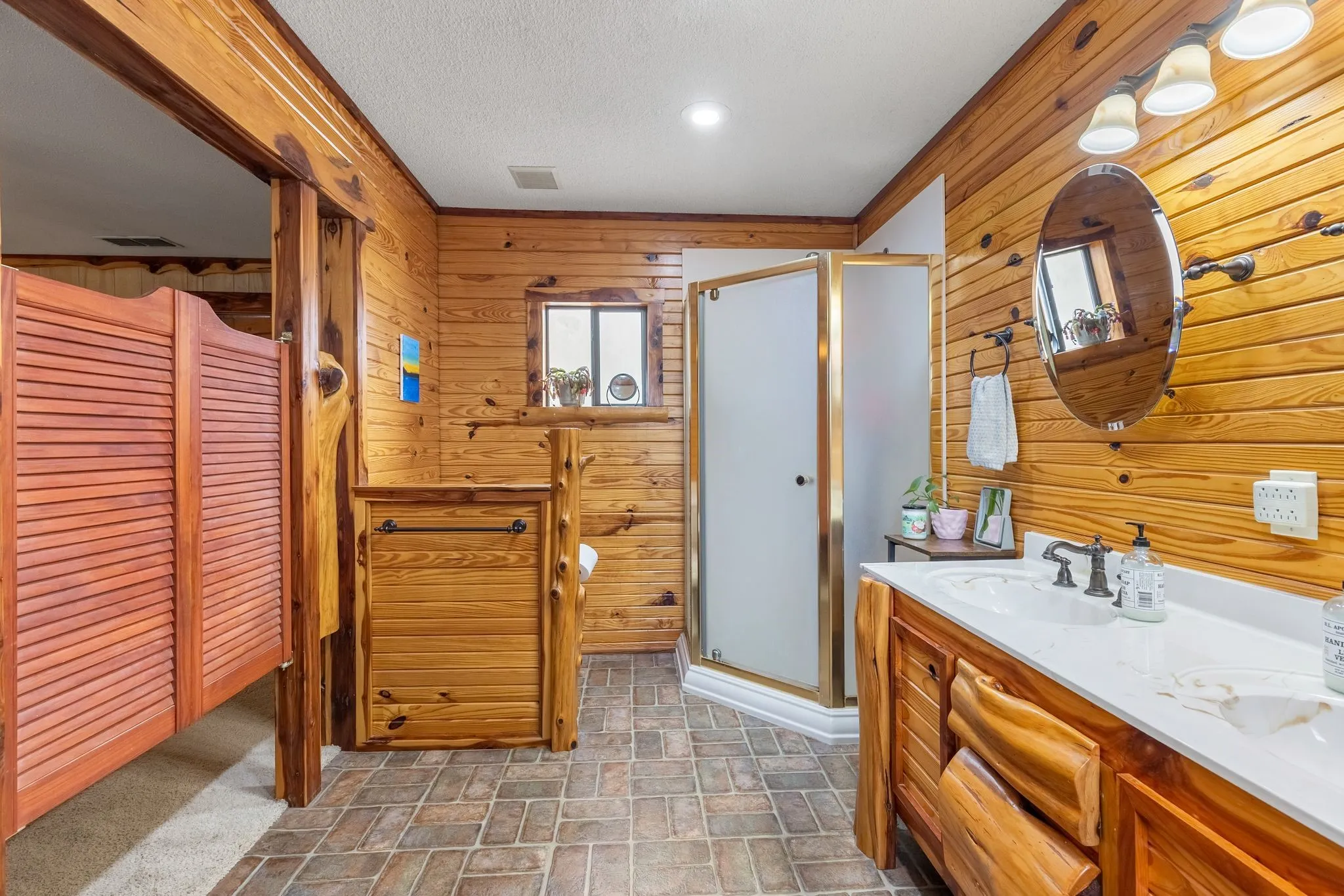 Single Family Residence For Sale in Camp County , 138 County Road 2404, Pittsburg, Texas 75686, 3 Bedroom, 3 Bathroom, 2 Garage spaces, 1,818 Sqft, built in 1980, Preowned, mls#21205835, Real Estate Agent in Pittsburg, Homes For Sale in Camp county, Homes For Sale in Pittsburg, Realtor in Pittsburg Texas, Real Estate Brokerage Independent Realty Texas, Luminita Cordes Realtor