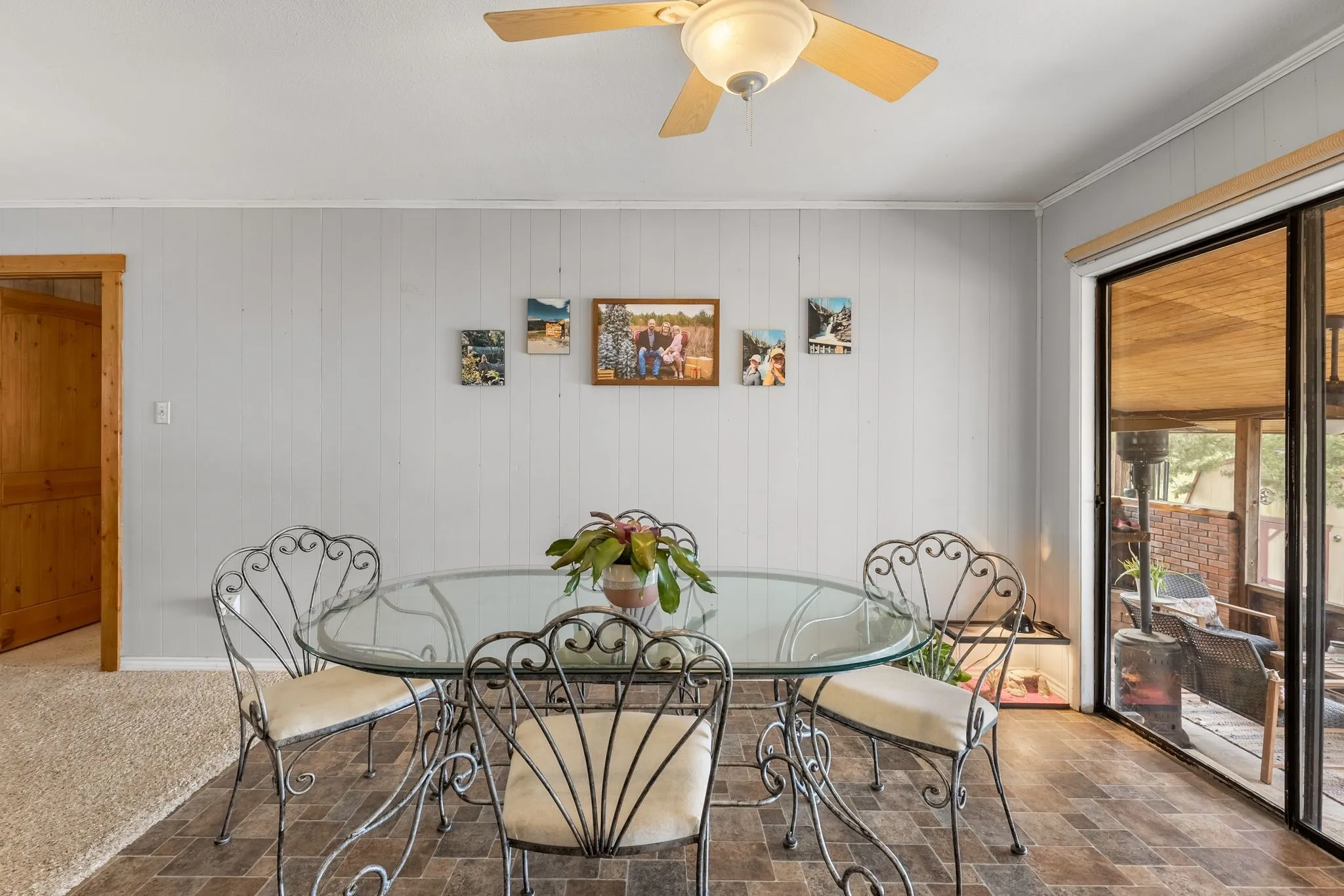 Single Family Residence For Sale in Camp County , 138 County Road 2404, Pittsburg, Texas 75686, 3 Bedroom, 3 Bathroom, 2 Garage spaces, 1,818 Sqft, built in 1980, Preowned, mls#21205835, Real Estate Agent in Pittsburg, Homes For Sale in Camp county, Homes For Sale in Pittsburg, Realtor in Pittsburg Texas, Real Estate Brokerage Independent Realty Texas, Luminita Cordes Realtor