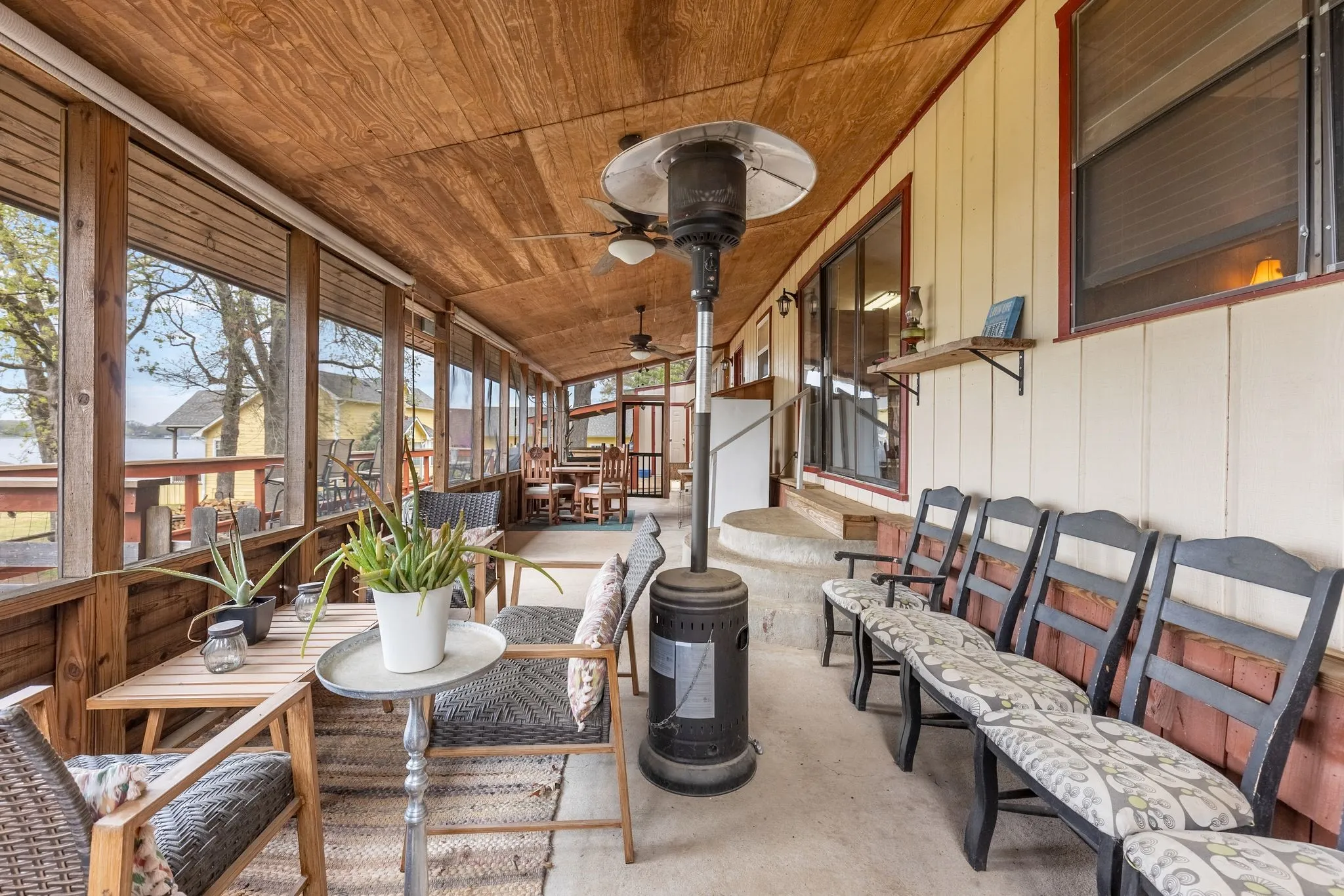 Single Family Residence For Sale in Camp County , 138 County Road 2404, Pittsburg, Texas 75686, 3 Bedroom, 3 Bathroom, 2 Garage spaces, 1,818 Sqft, built in 1980, Preowned, mls#21205835, Real Estate Agent in Pittsburg, Homes For Sale in Camp county, Homes For Sale in Pittsburg, Realtor in Pittsburg Texas, Real Estate Brokerage Independent Realty Texas, Luminita Cordes Realtor