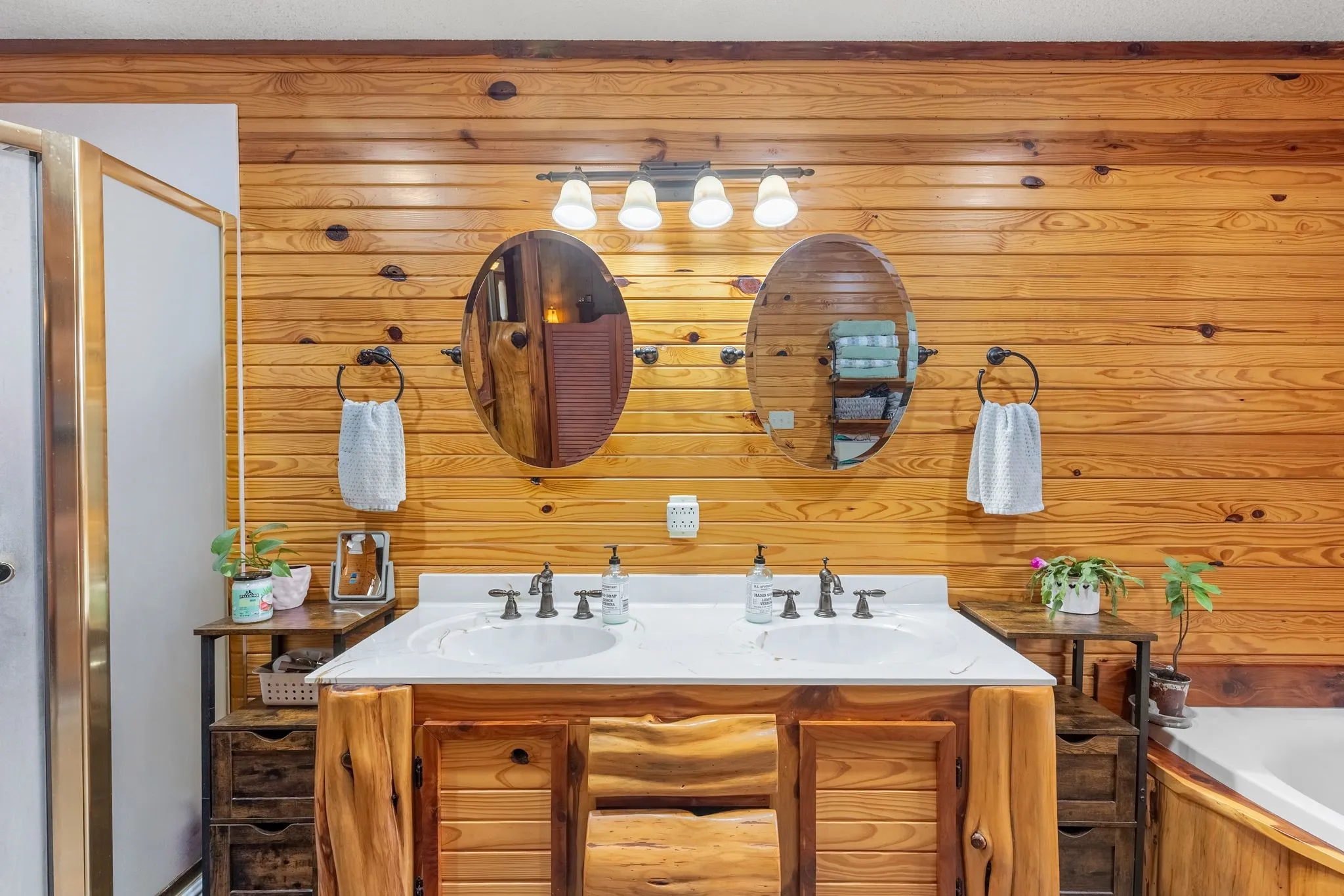 Single Family Residence For Sale in Camp County , 138 County Road 2404, Pittsburg, Texas 75686, 3 Bedroom, 3 Bathroom, 2 Garage spaces, 1,818 Sqft, built in 1980, Preowned, mls#21205835, Real Estate Agent in Pittsburg, Homes For Sale in Camp county, Homes For Sale in Pittsburg, Realtor in Pittsburg Texas, Real Estate Brokerage Independent Realty Texas, Luminita Cordes Realtor