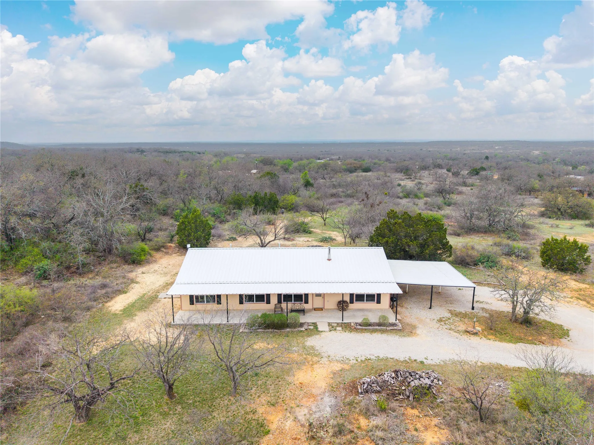 Single Family Residence For Sale in Brown County , 8851 CR 133, Brownwood, Texas 76801, 3 Bedroom, 2 Bathroom, Garage spaces, 1,920 Sqft, built in 2008, Preowned, mls#21181412, Real Estate Agent in Brownwood, Homes For Sale in Brown county, Homes For Sale in Brownwood, Realtor in Brownwood Texas, Real Estate Brokerage Independent Realty Texas, Luminita Cordes Realtor