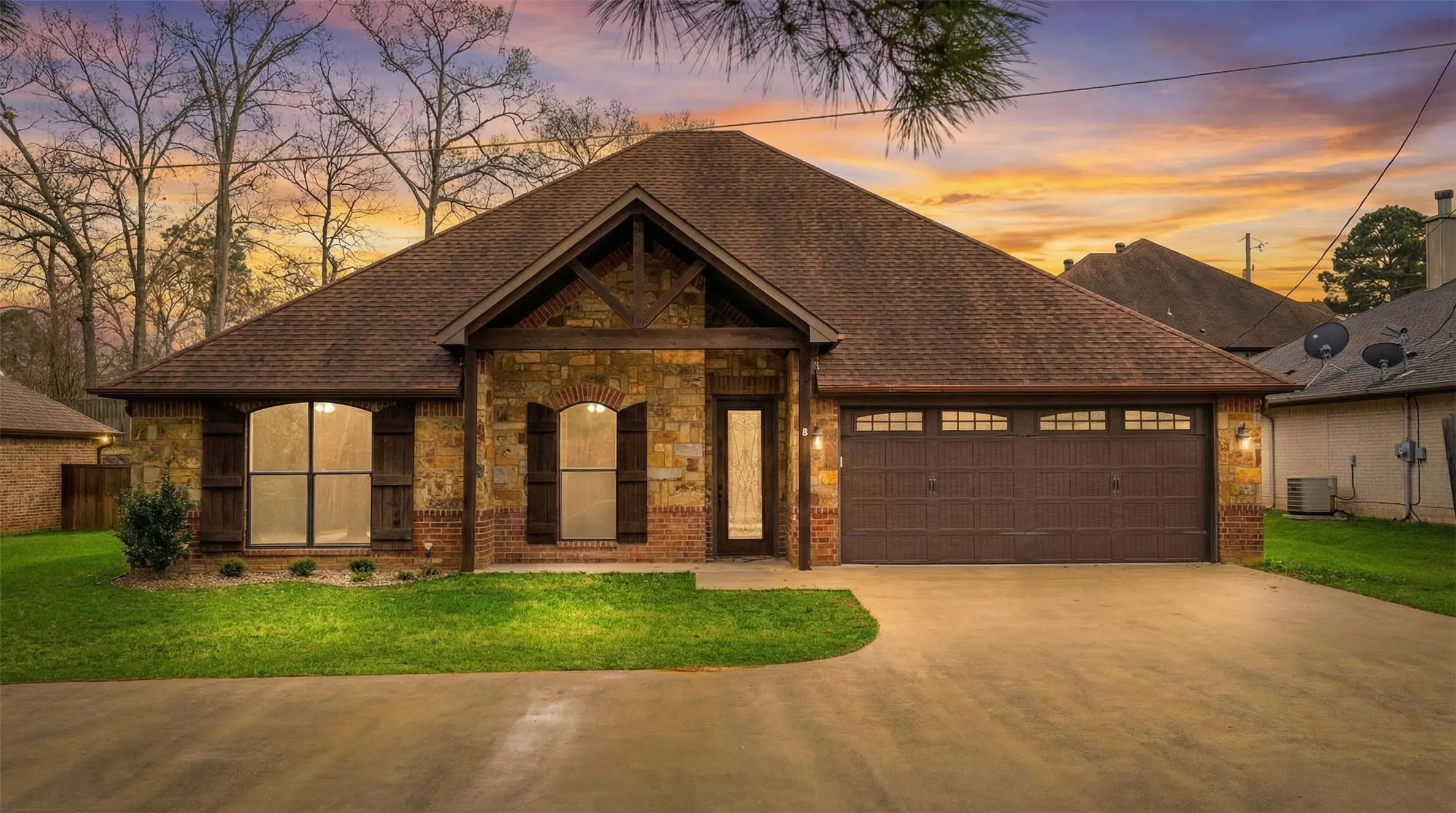 Single Family Residence For Sale in Gregg County , 2114 W Hawkins Parkway, Longview, Texas 75605, 4 Bedroom, 3 Bathroom, 2 Garage spaces, 2,116 Sqft, built in 2012, Preowned, mls#21197628, Real Estate Agent in Longview, Homes For Sale in Gregg county, Homes For Sale in Longview, Realtor in Longview Texas, Real Estate Brokerage Independent Realty Texas, Luminita Cordes Realtor