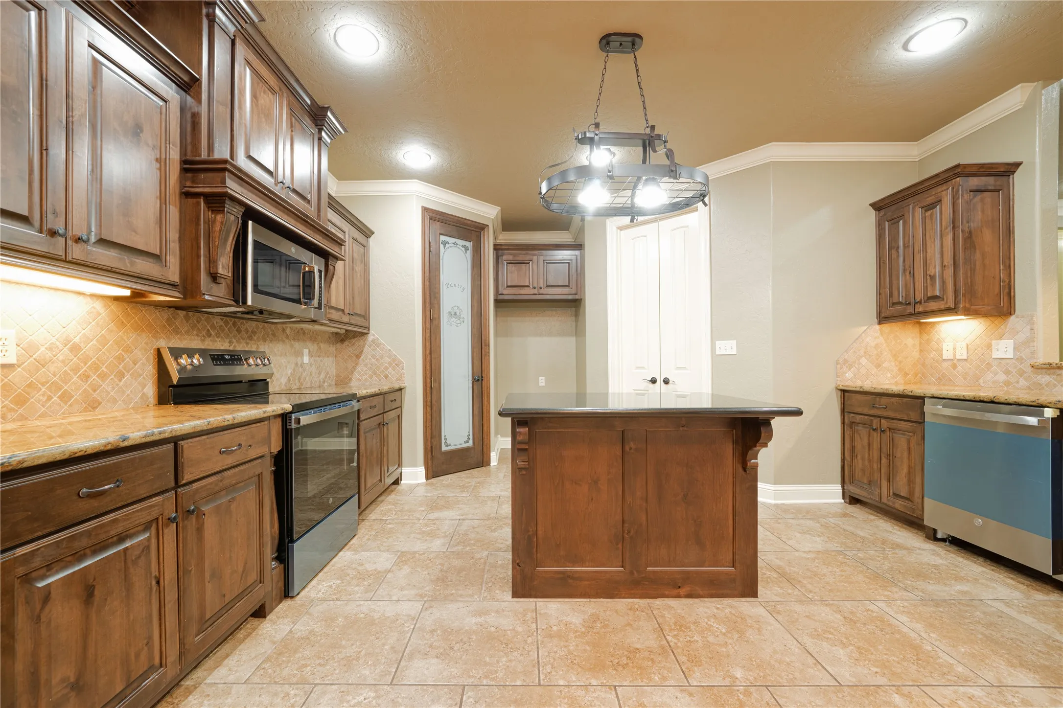Single Family Residence For Sale in Gregg County , 2114 W Hawkins Parkway, Longview, Texas 75605, 4 Bedroom, 3 Bathroom, 2 Garage spaces, 2,116 Sqft, built in 2012, Preowned, mls#21197628, Real Estate Agent in Longview, Homes For Sale in Gregg county, Homes For Sale in Longview, Realtor in Longview Texas, Real Estate Brokerage Independent Realty Texas, Luminita Cordes Realtor