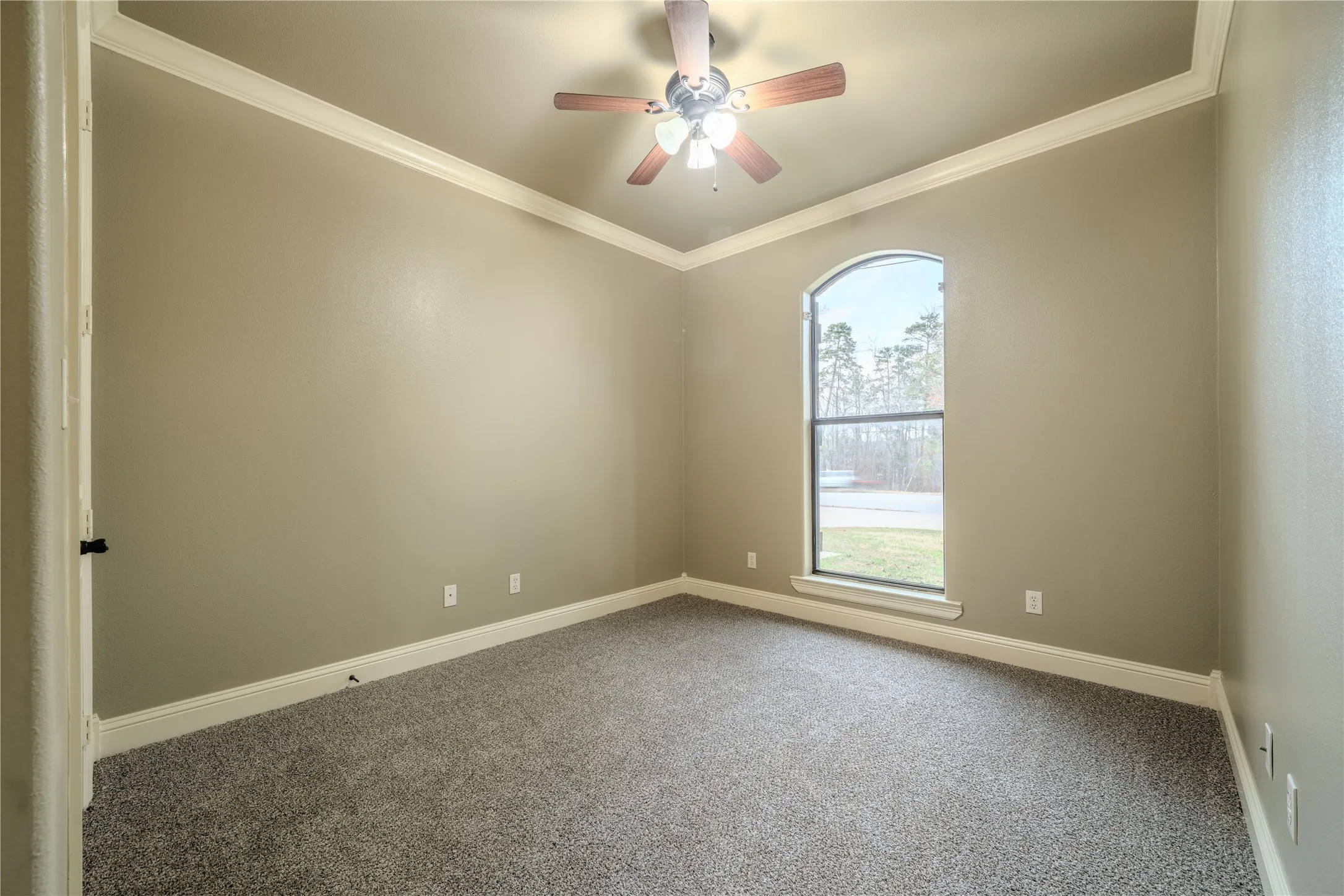 Single Family Residence For Sale in Gregg County , 2114 W Hawkins Parkway, Longview, Texas 75605, 4 Bedroom, 3 Bathroom, 2 Garage spaces, 2,116 Sqft, built in 2012, Preowned, mls#21197628, Real Estate Agent in Longview, Homes For Sale in Gregg county, Homes For Sale in Longview, Realtor in Longview Texas, Real Estate Brokerage Independent Realty Texas, Luminita Cordes Realtor