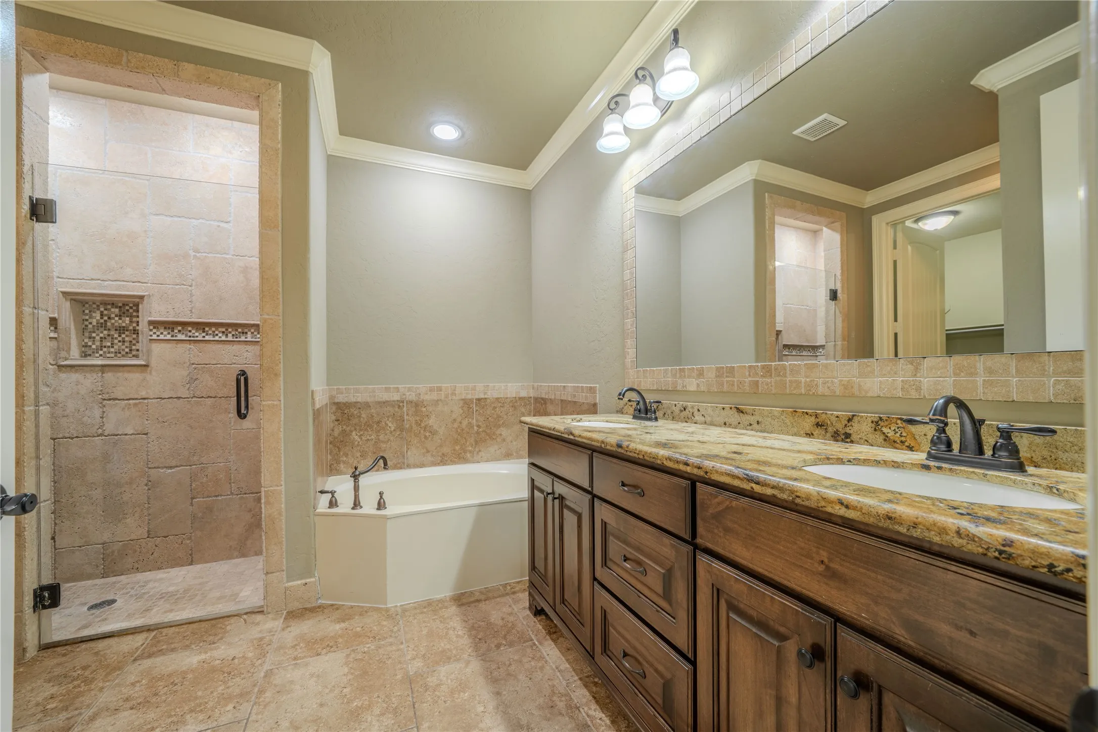 Single Family Residence For Sale in Gregg County , 2114 W Hawkins Parkway, Longview, Texas 75605, 4 Bedroom, 3 Bathroom, 2 Garage spaces, 2,116 Sqft, built in 2012, Preowned, mls#21197628, Real Estate Agent in Longview, Homes For Sale in Gregg county, Homes For Sale in Longview, Realtor in Longview Texas, Real Estate Brokerage Independent Realty Texas, Luminita Cordes Realtor