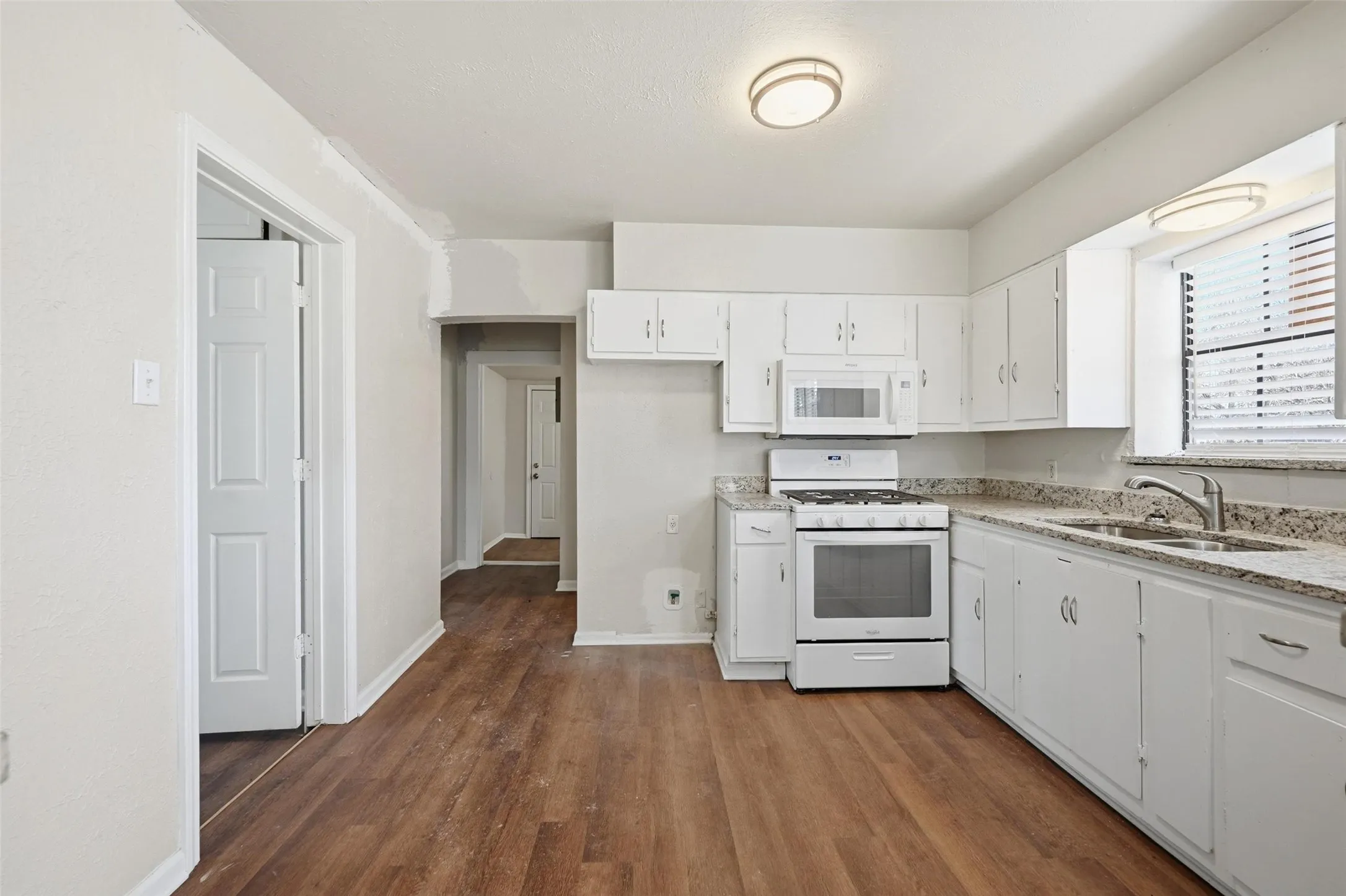 Single Family Residence For Sale in Grayson County , 1101 N Harrison Avenue, Sherman, Texas 75090, 2 Bedroom, 1 Bathroom, Garage spaces, 886 Sqft, built in 1930, mls#21206345, Real Estate Agent in Sherman, Homes For Sale in Grayson county, Homes For Sale in Sherman, Realtor in Sherman Texas, Real Estate Brokerage Independent Realty Texas, Luminita Cordes Realtor