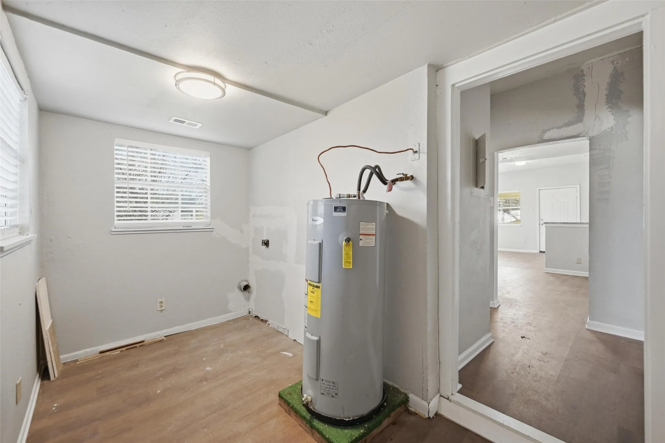 Single Family Residence For Sale in Grayson County , 1101 N Harrison Avenue, Sherman, Texas 75090, 2 Bedroom, 1 Bathroom, Garage spaces, 886 Sqft, built in 1930, mls#21206345, Real Estate Agent in Sherman, Homes For Sale in Grayson county, Homes For Sale in Sherman, Realtor in Sherman Texas, Real Estate Brokerage Independent Realty Texas, Luminita Cordes Realtor