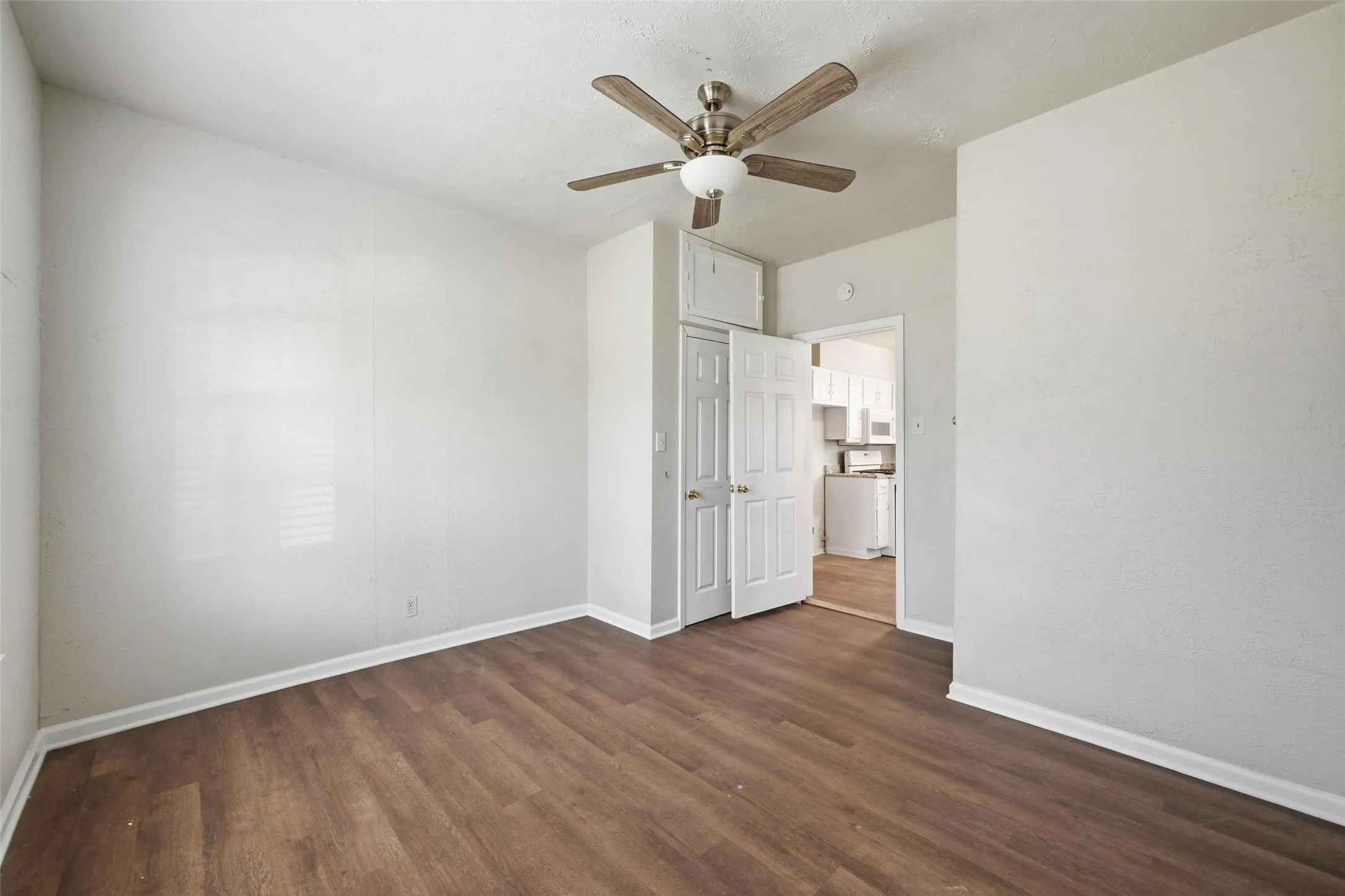 Single Family Residence For Sale in Grayson County , 1101 N Harrison Avenue, Sherman, Texas 75090, 2 Bedroom, 1 Bathroom, Garage spaces, 886 Sqft, built in 1930, mls#21206345, Real Estate Agent in Sherman, Homes For Sale in Grayson county, Homes For Sale in Sherman, Realtor in Sherman Texas, Real Estate Brokerage Independent Realty Texas, Luminita Cordes Realtor