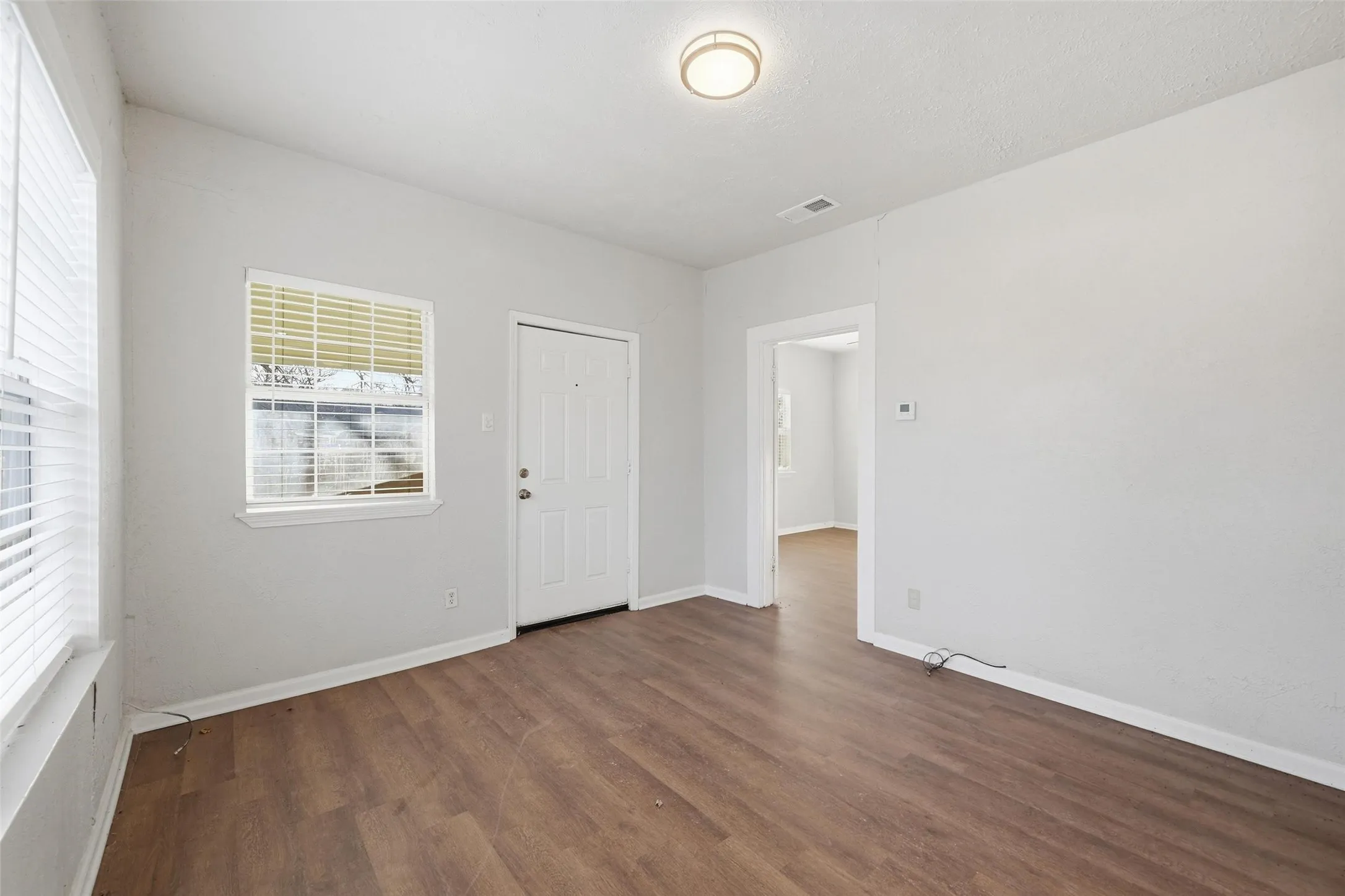 Single Family Residence For Sale in Grayson County , 1101 N Harrison Avenue, Sherman, Texas 75090, 2 Bedroom, 1 Bathroom, Garage spaces, 886 Sqft, built in 1930, mls#21206345, Real Estate Agent in Sherman, Homes For Sale in Grayson county, Homes For Sale in Sherman, Realtor in Sherman Texas, Real Estate Brokerage Independent Realty Texas, Luminita Cordes Realtor