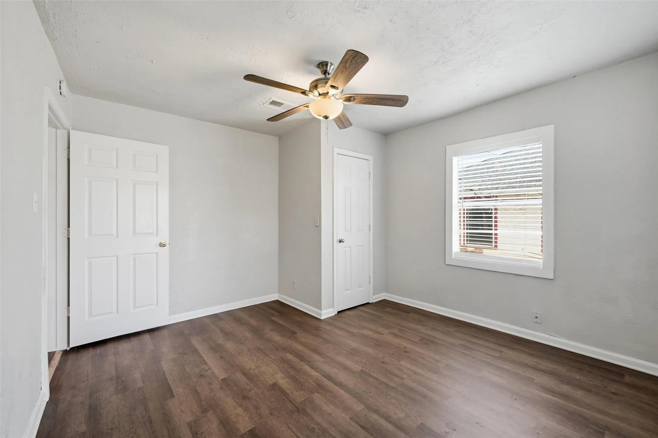 Single Family Residence For Sale in Grayson County , 1101 N Harrison Avenue, Sherman, Texas 75090, 2 Bedroom, 1 Bathroom, Garage spaces, 886 Sqft, built in 1930, mls#21206345, Real Estate Agent in Sherman, Homes For Sale in Grayson county, Homes For Sale in Sherman, Realtor in Sherman Texas, Real Estate Brokerage Independent Realty Texas, Luminita Cordes Realtor