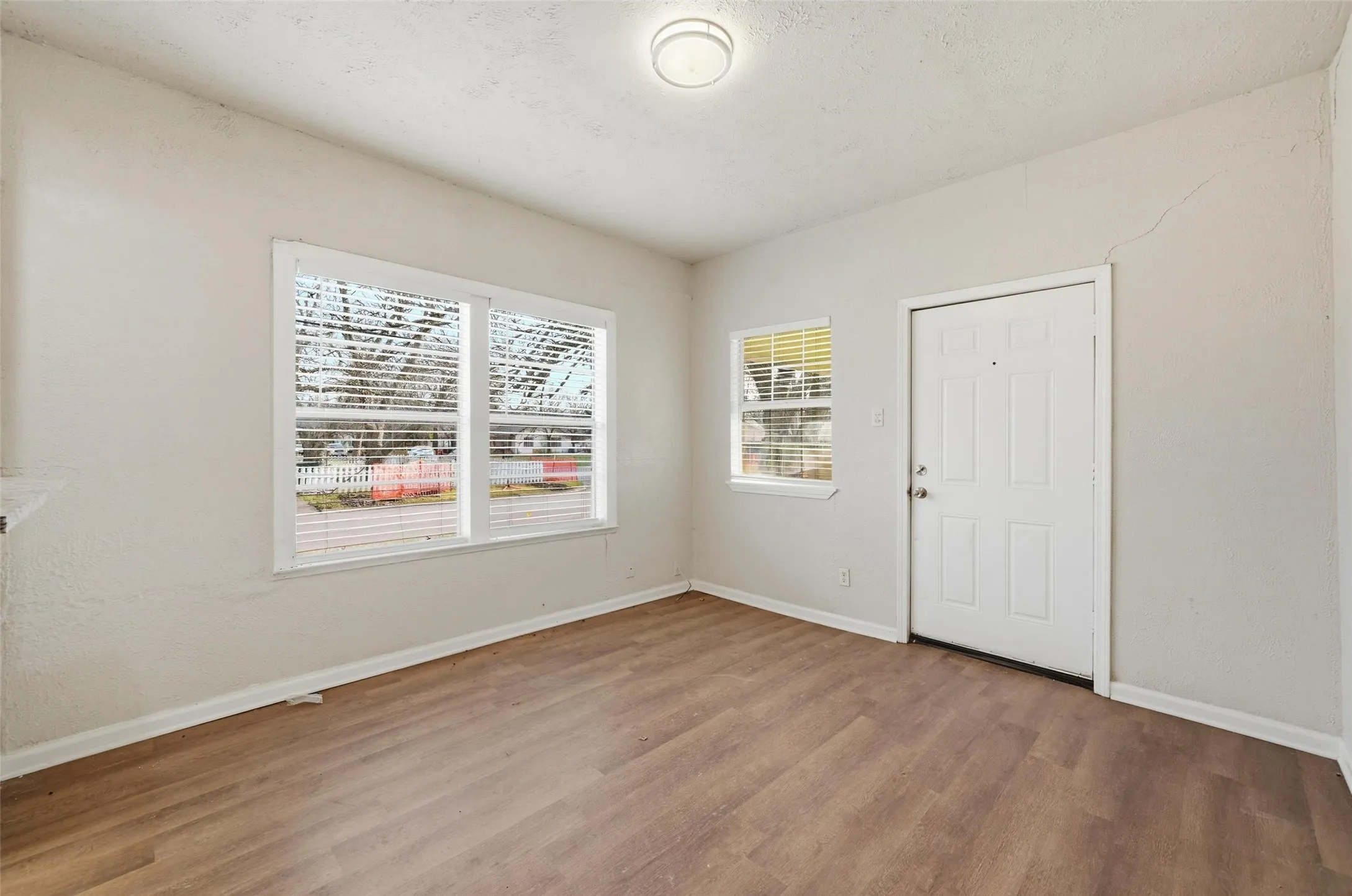 Single Family Residence For Sale in Grayson County , 1101 N Harrison Avenue, Sherman, Texas 75090, 2 Bedroom, 1 Bathroom, Garage spaces, 886 Sqft, built in 1930, mls#21206345, Real Estate Agent in Sherman, Homes For Sale in Grayson county, Homes For Sale in Sherman, Realtor in Sherman Texas, Real Estate Brokerage Independent Realty Texas, Luminita Cordes Realtor