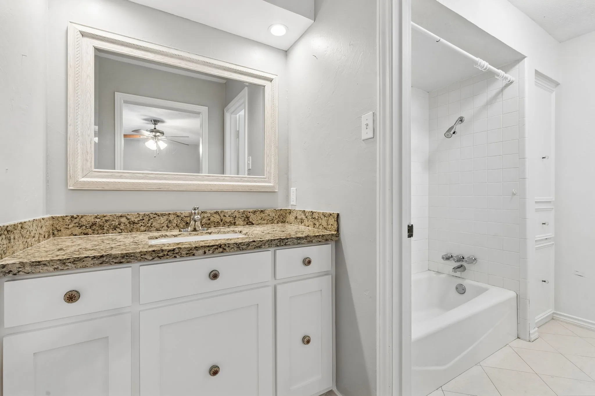 Full Bathroom en suite to Bedroom 2