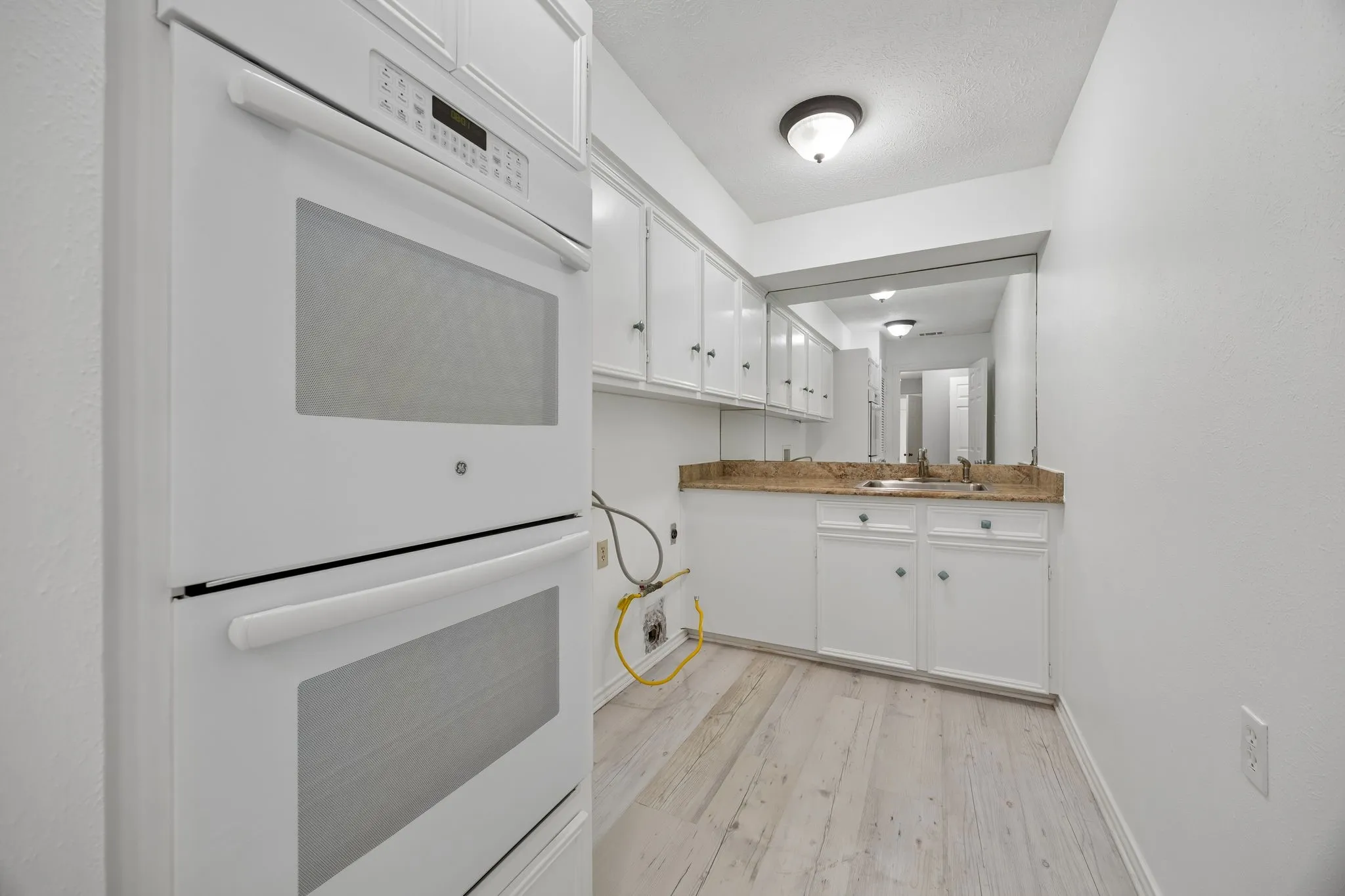 2 extra ovens in the laundry which is near the kitchen and GREAT for entertaining