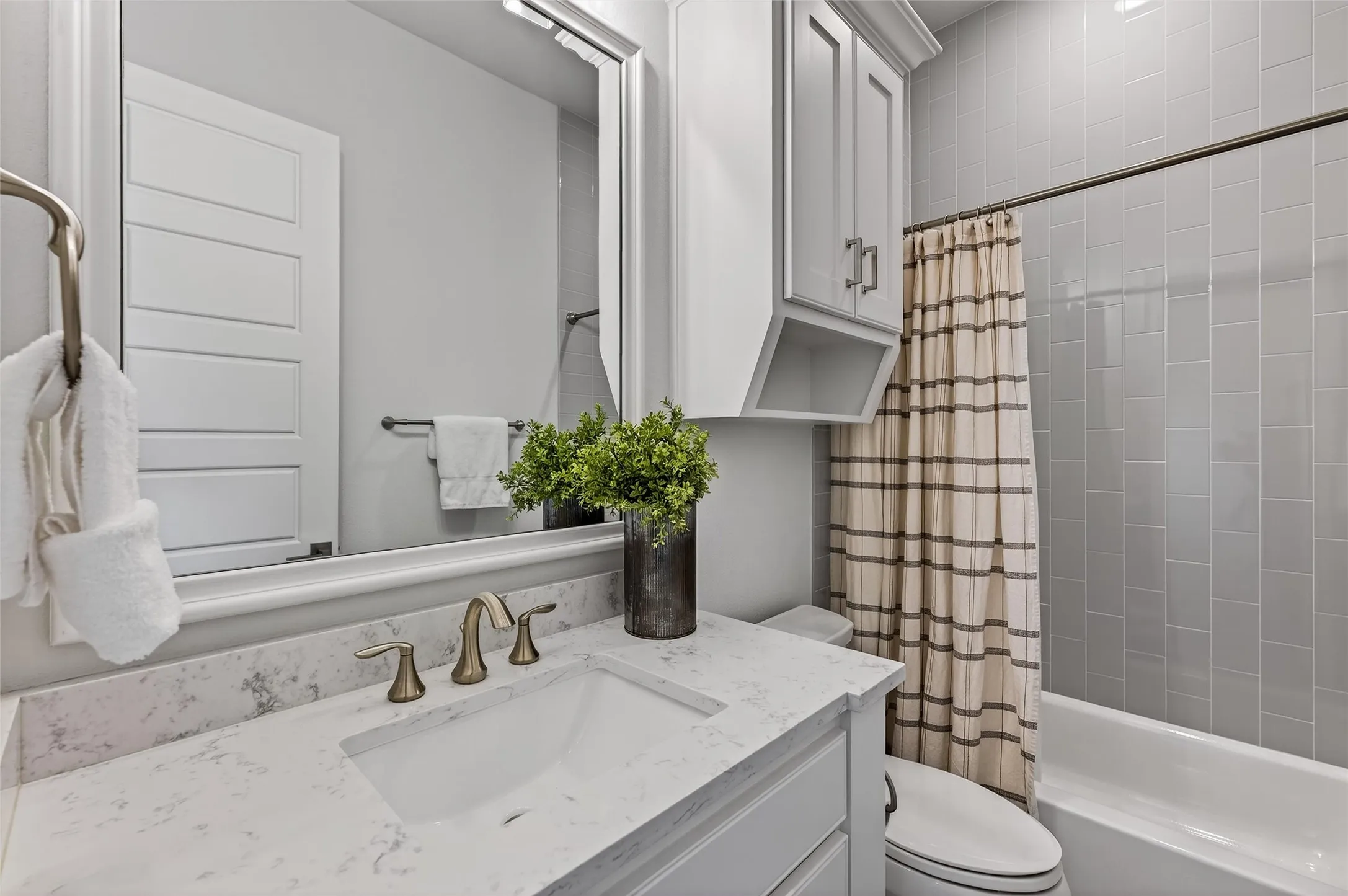 Single Family Residence For Sale in Collin County , 658 Louise Drive, Fairview, Texas 75069, 4 Bedroom, 5 Bathroom, 2 Garage spaces, 4,926 Sqft, built in 2021, Preowned, mls#21197148, Real Estate Agent in Fairview, Homes For Sale in Collin county, Homes For Sale in Fairview, Realtor in Fairview Texas, Real Estate Brokerage Independent Realty Texas, Luminita Cordes Realtor