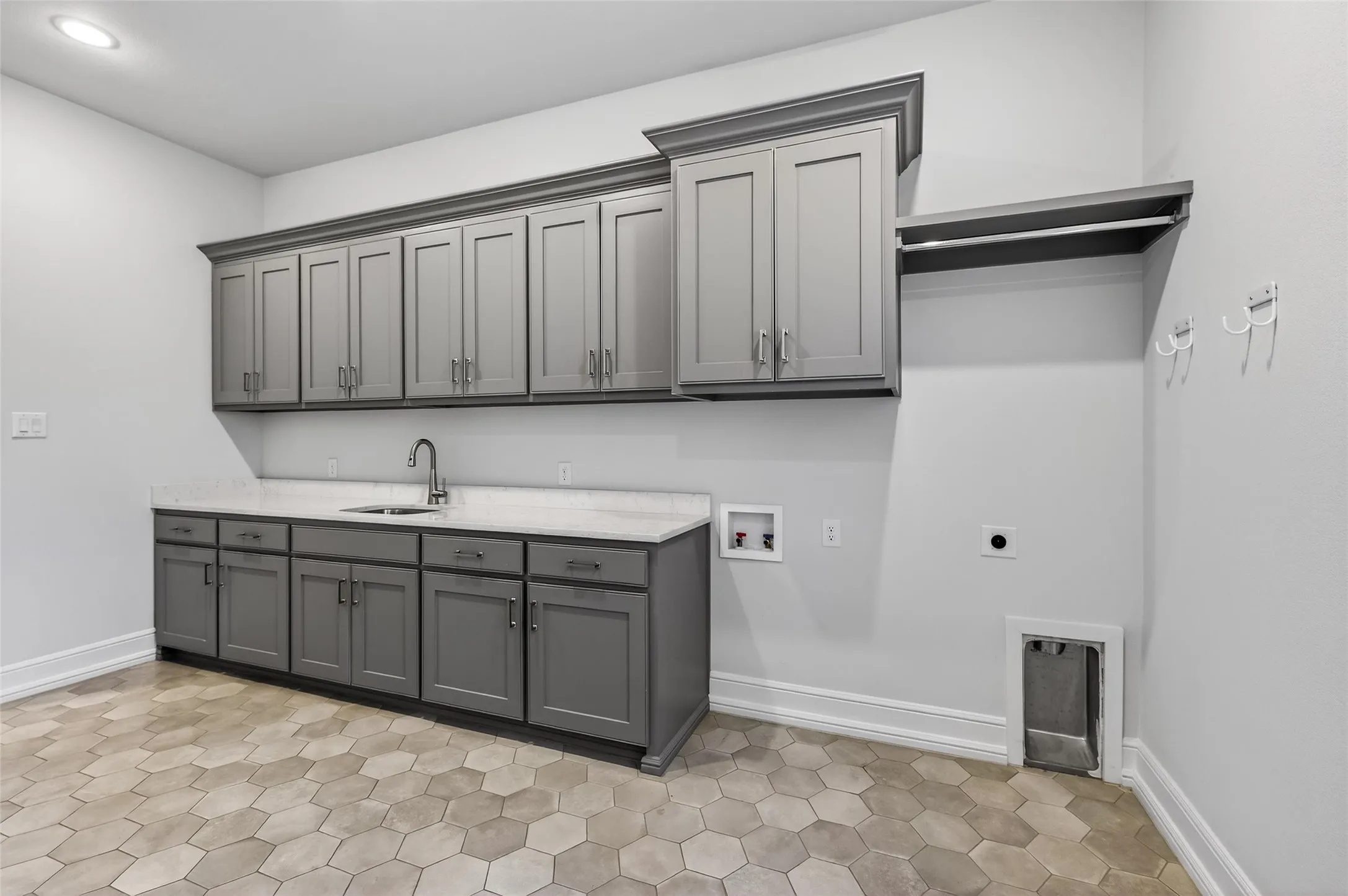 Single Family Residence For Sale in Collin County , 658 Louise Drive, Fairview, Texas 75069, 4 Bedroom, 5 Bathroom, 2 Garage spaces, 4,926 Sqft, built in 2021, Preowned, mls#21197148, Real Estate Agent in Fairview, Homes For Sale in Collin county, Homes For Sale in Fairview, Realtor in Fairview Texas, Real Estate Brokerage Independent Realty Texas, Luminita Cordes Realtor