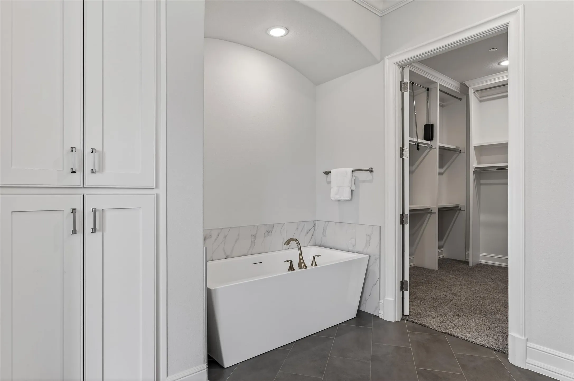Single Family Residence For Sale in Collin County , 658 Louise Drive, Fairview, Texas 75069, 4 Bedroom, 5 Bathroom, 2 Garage spaces, 4,926 Sqft, built in 2021, Preowned, mls#21197148, Real Estate Agent in Fairview, Homes For Sale in Collin county, Homes For Sale in Fairview, Realtor in Fairview Texas, Real Estate Brokerage Independent Realty Texas, Luminita Cordes Realtor