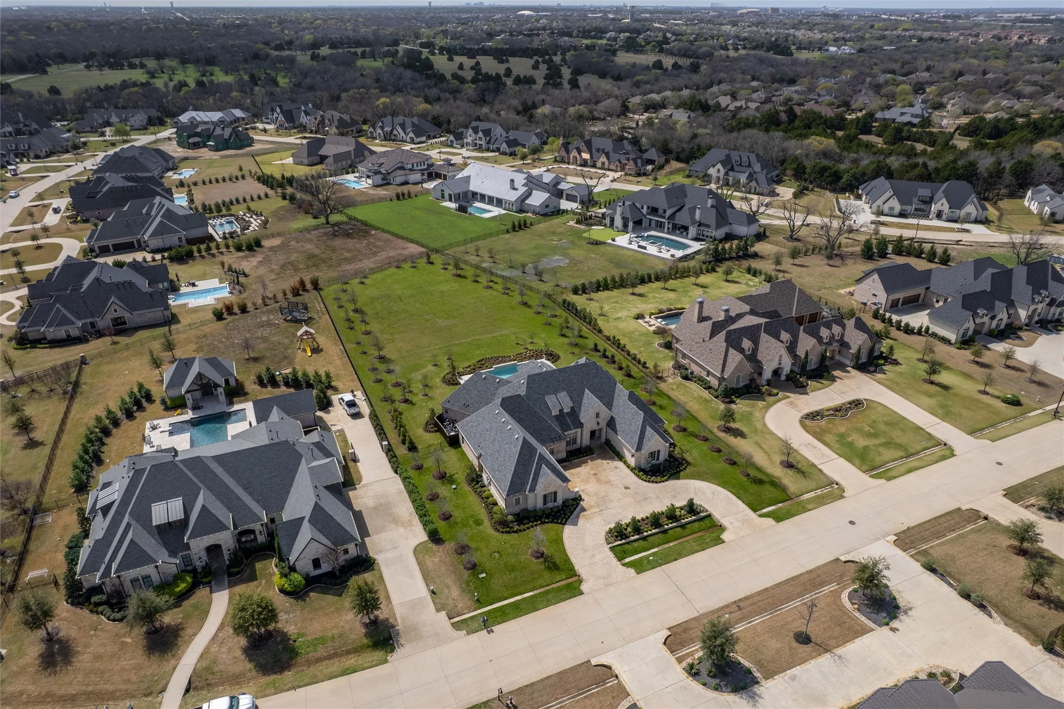 Single Family Residence For Sale in Collin County , 658 Louise Drive, Fairview, Texas 75069, 4 Bedroom, 5 Bathroom, 2 Garage spaces, 4,926 Sqft, built in 2021, Preowned, mls#21197148, Real Estate Agent in Fairview, Homes For Sale in Collin county, Homes For Sale in Fairview, Realtor in Fairview Texas, Real Estate Brokerage Independent Realty Texas, Luminita Cordes Realtor