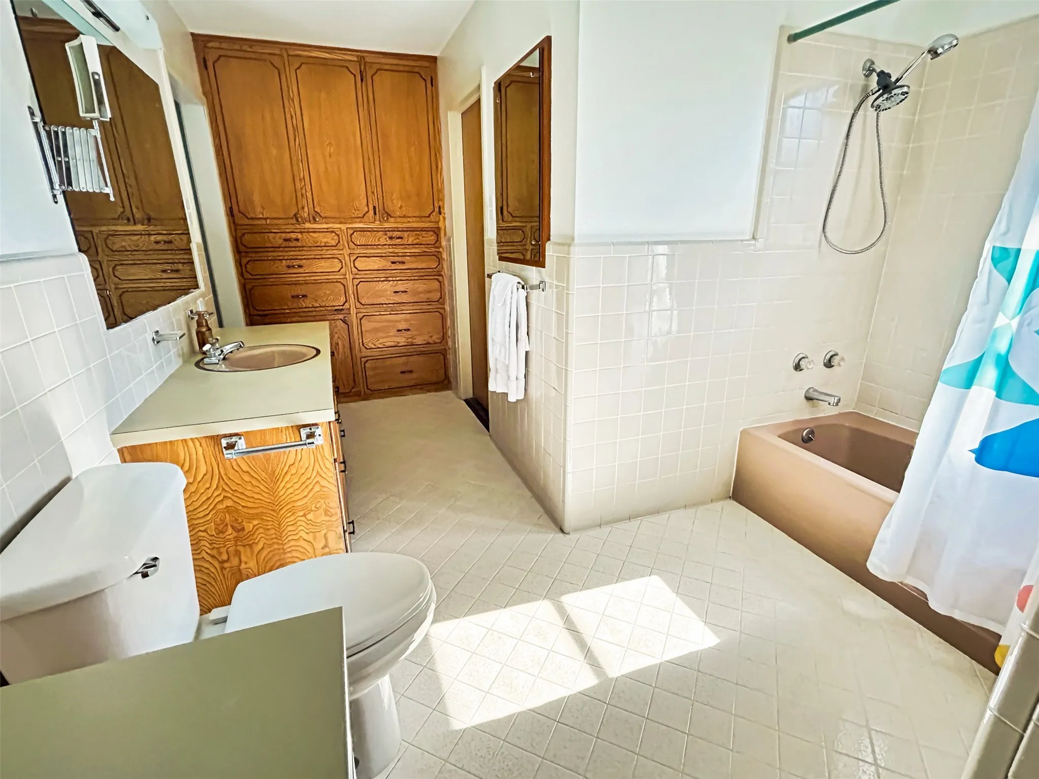 Single Family Residence For Sale in Milam County , 903 N Hoover Avenue, Cameron, Texas 76520, 4 Bedroom, 4 Bathroom, 2 Garage spaces, 4,829 Sqft, built in 1978, Price $574,500, mls#21183027, Real Estate Agent in Cameron, Homes For Sale in Milam county, Homes For Sale in Cameron, Realtor in Cameron Texas, Real Estate Brokerage Independent Realty Texas, Luminita Cordes Realtor