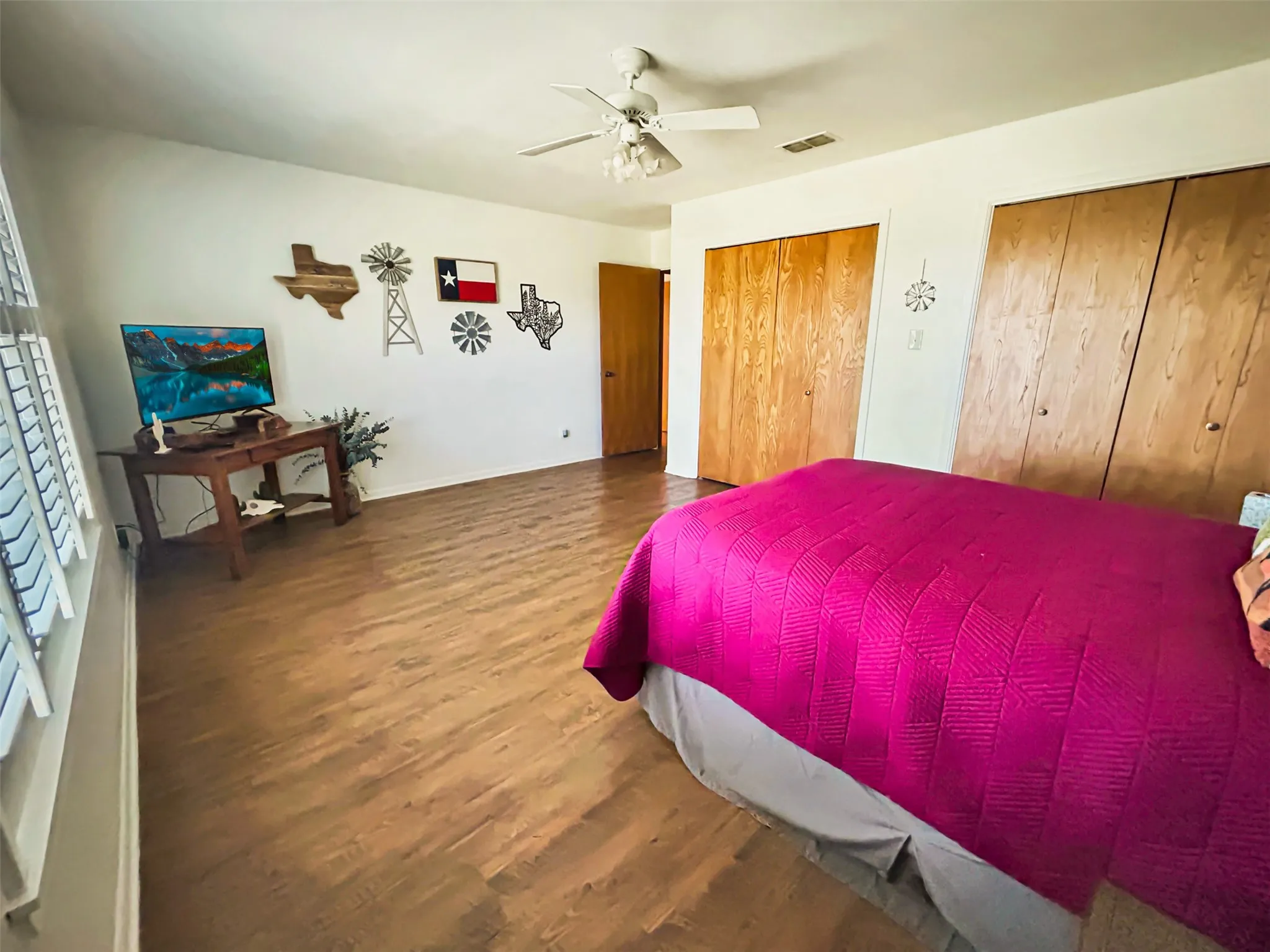 Single Family Residence For Sale in Milam County , 903 N Hoover Avenue, Cameron, Texas 76520, 4 Bedroom, 4 Bathroom, 2 Garage spaces, 4,829 Sqft, built in 1978, Price $574,500, mls#21183027, Real Estate Agent in Cameron, Homes For Sale in Milam county, Homes For Sale in Cameron, Realtor in Cameron Texas, Real Estate Brokerage Independent Realty Texas, Luminita Cordes Realtor