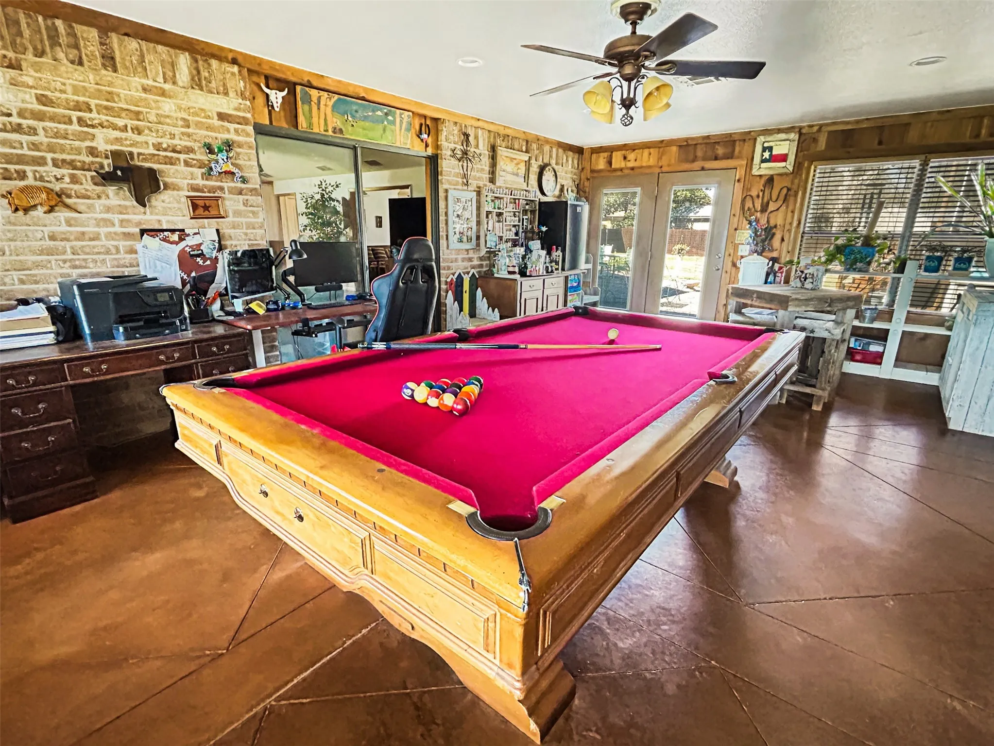 Single Family Residence For Sale in Milam County , 903 N Hoover Avenue, Cameron, Texas 76520, 4 Bedroom, 4 Bathroom, 2 Garage spaces, 4,829 Sqft, built in 1978, Price $574,500, mls#21183027, Real Estate Agent in Cameron, Homes For Sale in Milam county, Homes For Sale in Cameron, Realtor in Cameron Texas, Real Estate Brokerage Independent Realty Texas, Luminita Cordes Realtor