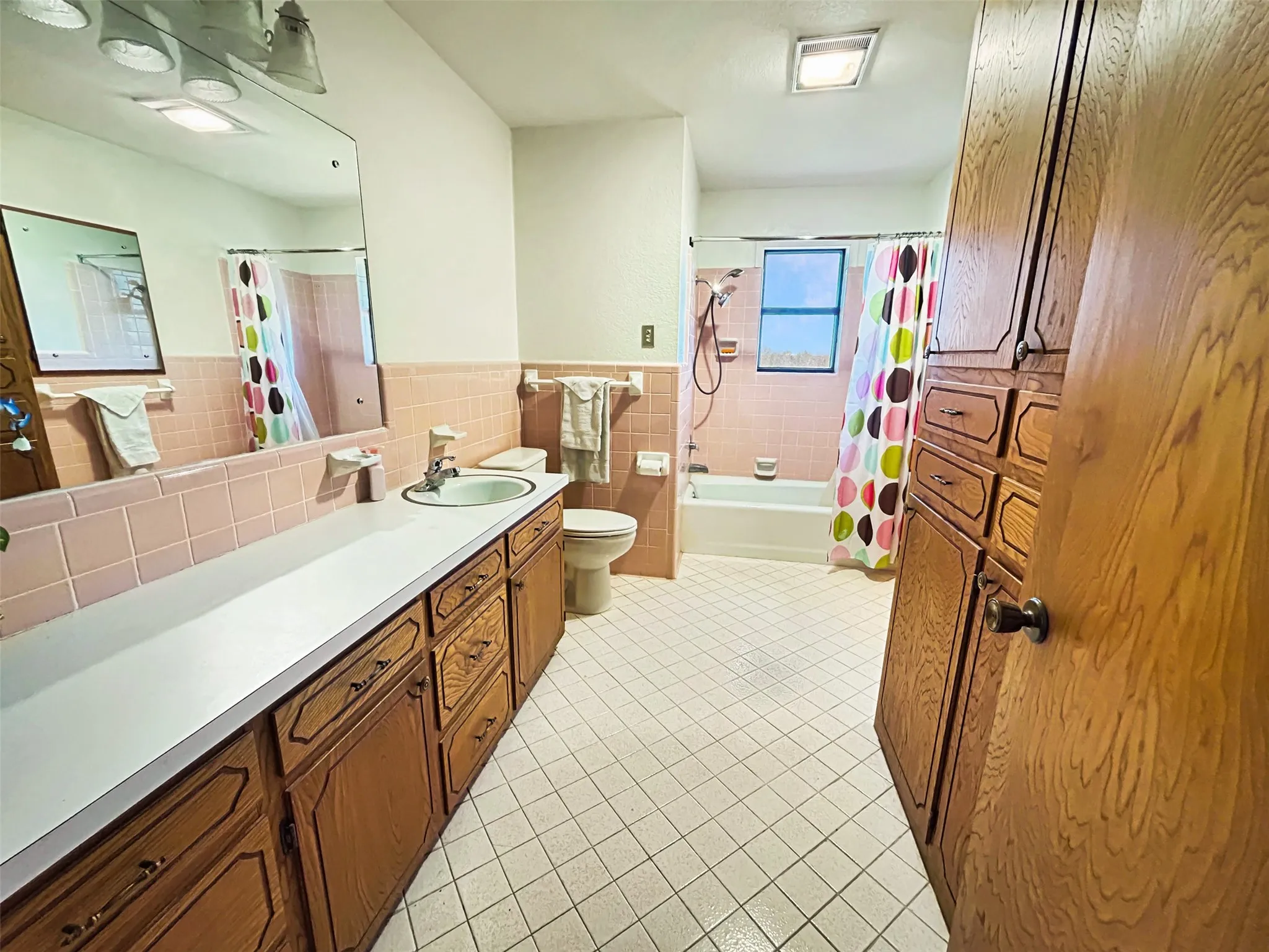 Single Family Residence For Sale in Milam County , 903 N Hoover Avenue, Cameron, Texas 76520, 4 Bedroom, 4 Bathroom, 2 Garage spaces, 4,829 Sqft, built in 1978, Price $574,500, mls#21183027, Real Estate Agent in Cameron, Homes For Sale in Milam county, Homes For Sale in Cameron, Realtor in Cameron Texas, Real Estate Brokerage Independent Realty Texas, Luminita Cordes Realtor
