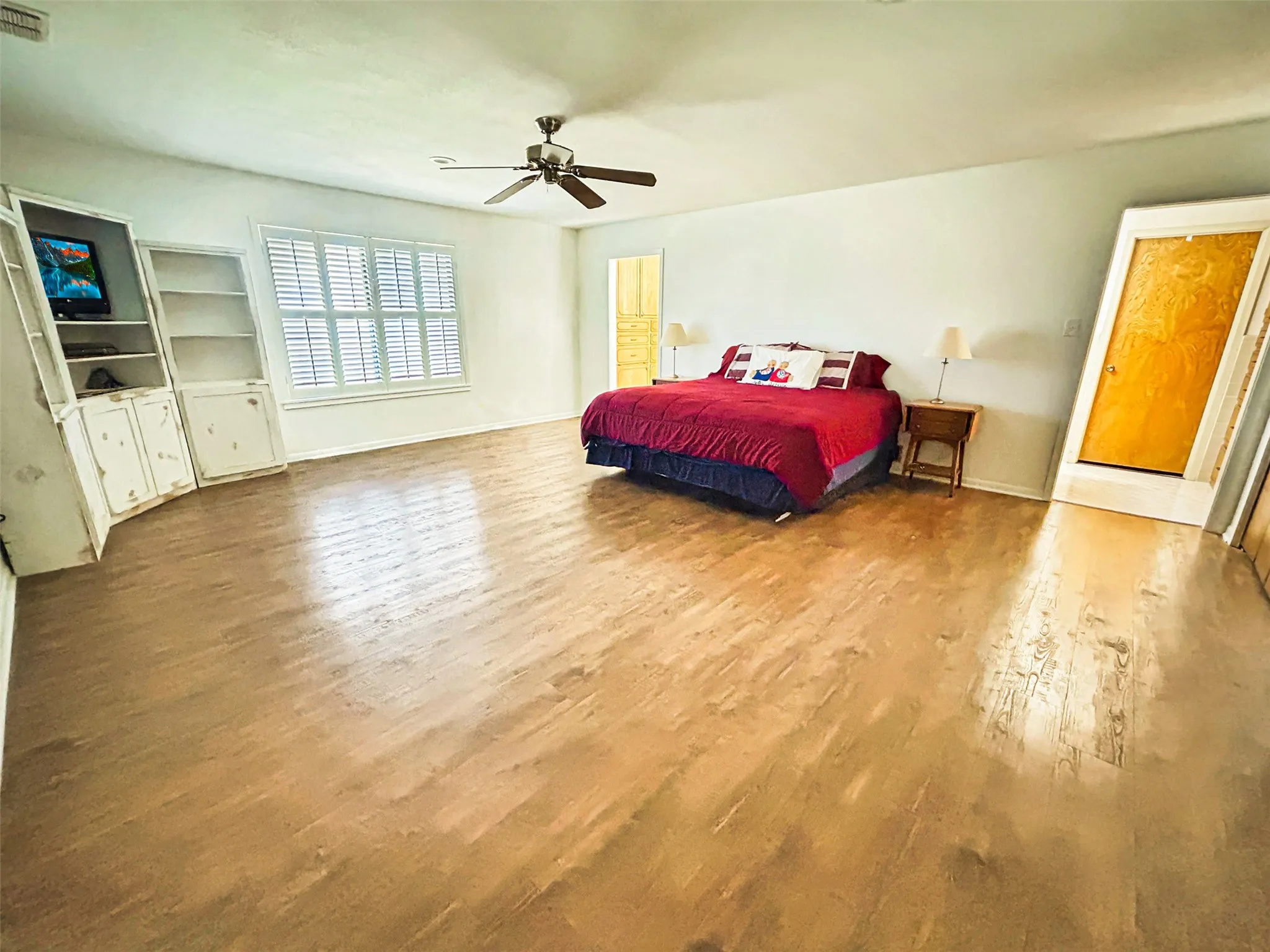 Single Family Residence For Sale in Milam County , 903 N Hoover Avenue, Cameron, Texas 76520, 4 Bedroom, 4 Bathroom, 2 Garage spaces, 4,829 Sqft, built in 1978, Price $574,500, mls#21183027, Real Estate Agent in Cameron, Homes For Sale in Milam county, Homes For Sale in Cameron, Realtor in Cameron Texas, Real Estate Brokerage Independent Realty Texas, Luminita Cordes Realtor