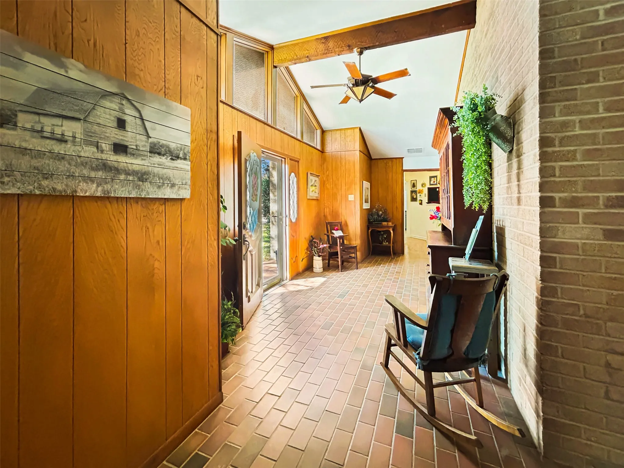 Single Family Residence For Sale in Milam County , 903 N Hoover Avenue, Cameron, Texas 76520, 4 Bedroom, 4 Bathroom, 2 Garage spaces, 4,829 Sqft, built in 1978, Price $574,500, mls#21183027, Real Estate Agent in Cameron, Homes For Sale in Milam county, Homes For Sale in Cameron, Realtor in Cameron Texas, Real Estate Brokerage Independent Realty Texas, Luminita Cordes Realtor