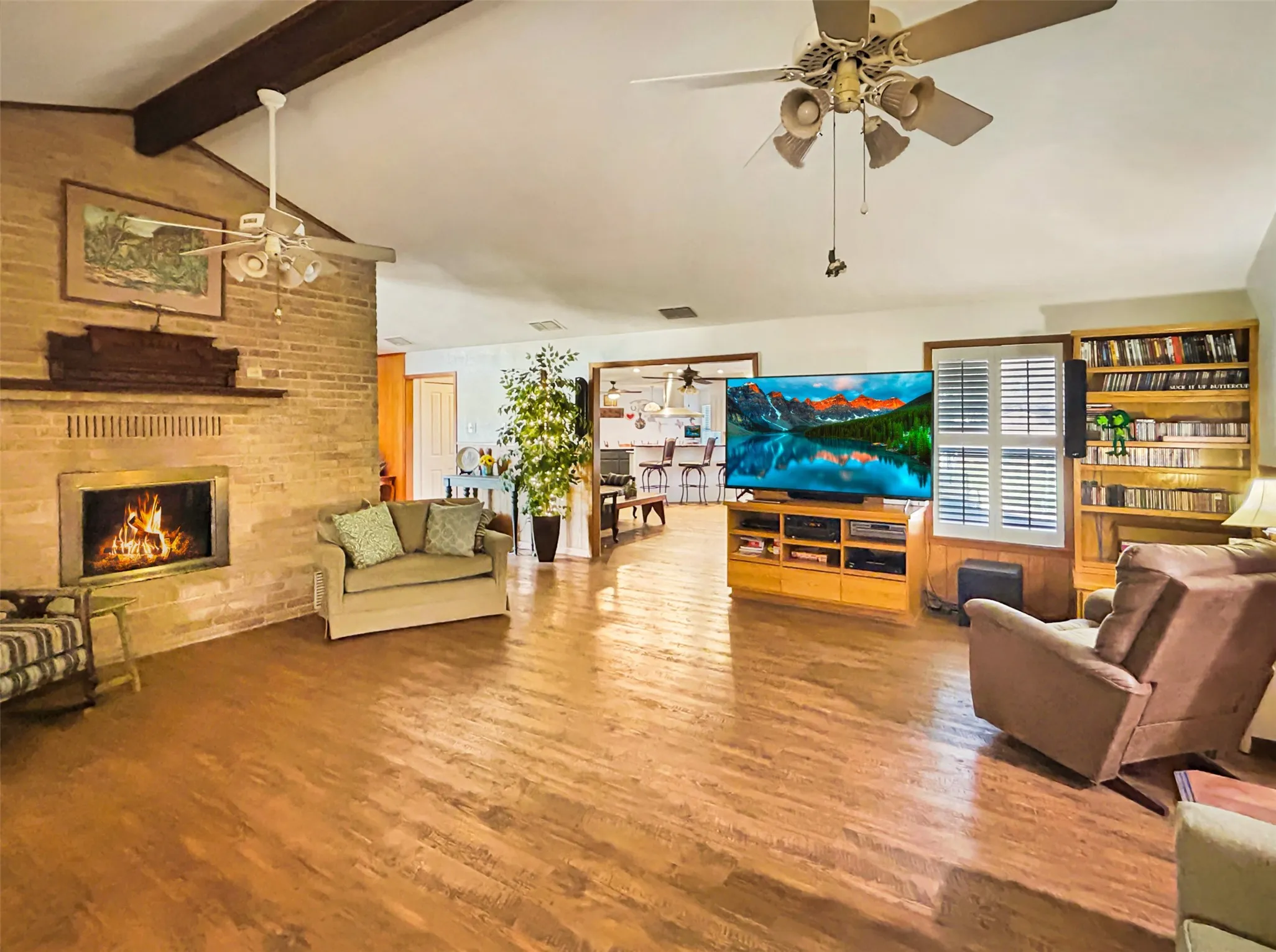 Single Family Residence For Sale in Milam County , 903 N Hoover Avenue, Cameron, Texas 76520, 4 Bedroom, 4 Bathroom, 2 Garage spaces, 4,829 Sqft, built in 1978, Price $574,500, mls#21183027, Real Estate Agent in Cameron, Homes For Sale in Milam county, Homes For Sale in Cameron, Realtor in Cameron Texas, Real Estate Brokerage Independent Realty Texas, Luminita Cordes Realtor
