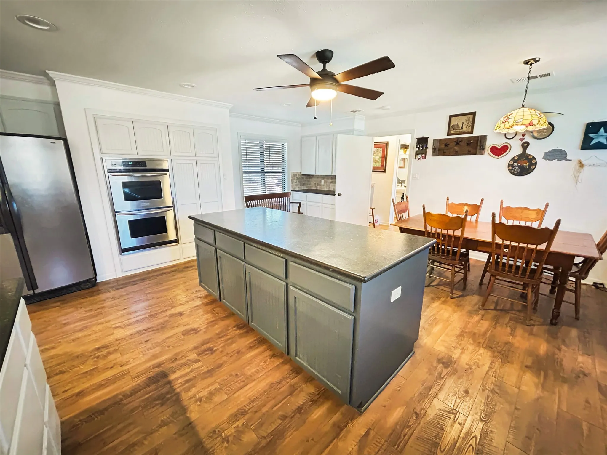 Single Family Residence For Sale in Milam County , 903 N Hoover Avenue, Cameron, Texas 76520, 4 Bedroom, 4 Bathroom, 2 Garage spaces, 4,829 Sqft, built in 1978, Price $574,500, mls#21183027, Real Estate Agent in Cameron, Homes For Sale in Milam county, Homes For Sale in Cameron, Realtor in Cameron Texas, Real Estate Brokerage Independent Realty Texas, Luminita Cordes Realtor