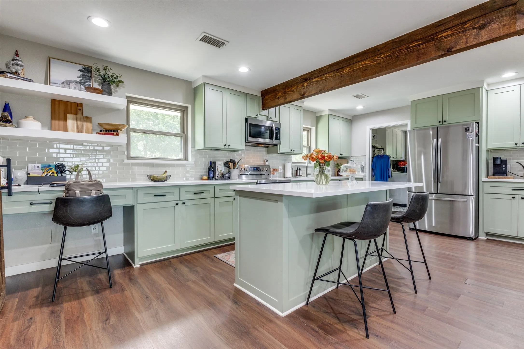 Single Family Residence For Sale in Cooke County , 6482 County Road 321, Valley View, Texas 76272, 3 Bedrooms, 3 Bathrooms, 2 Garage spaces, 1,565 Sqft, built in 1978, Preowned, Price $459,999, mls#21206430, Real Estate Agent in Valley View, Homes For Sale in Cooke county, Homes For Sale in Valley View, Realtor in Valley View Texas, Real Estate Brokerage Independent Realty Texas, Luminita Cordes Realtor