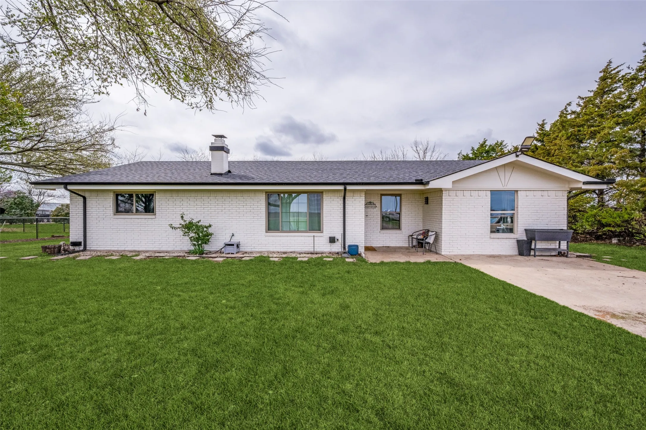 Single Family Residence For Sale in Cooke County , 6482 County Road 321, Valley View, Texas 76272, 3 Bedrooms, 3 Bathrooms, 2 Garage spaces, 1,565 Sqft, built in 1978, Preowned, Price $459,999, mls#21206430, Real Estate Agent in Valley View, Homes For Sale in Cooke county, Homes For Sale in Valley View, Realtor in Valley View Texas, Real Estate Brokerage Independent Realty Texas, Luminita Cordes Realtor