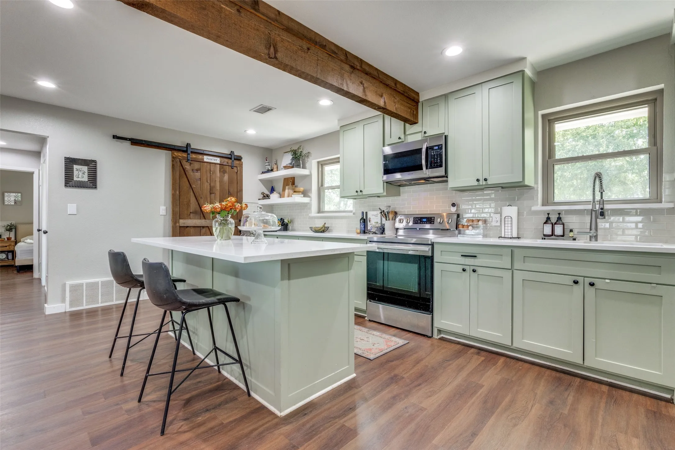Single Family Residence For Sale in Cooke County , 6482 County Road 321, Valley View, Texas 76272, 3 Bedrooms, 3 Bathrooms, 2 Garage spaces, 1,565 Sqft, built in 1978, Preowned, Price $459,999, mls#21206430, Real Estate Agent in Valley View, Homes For Sale in Cooke county, Homes For Sale in Valley View, Realtor in Valley View Texas, Real Estate Brokerage Independent Realty Texas, Luminita Cordes Realtor