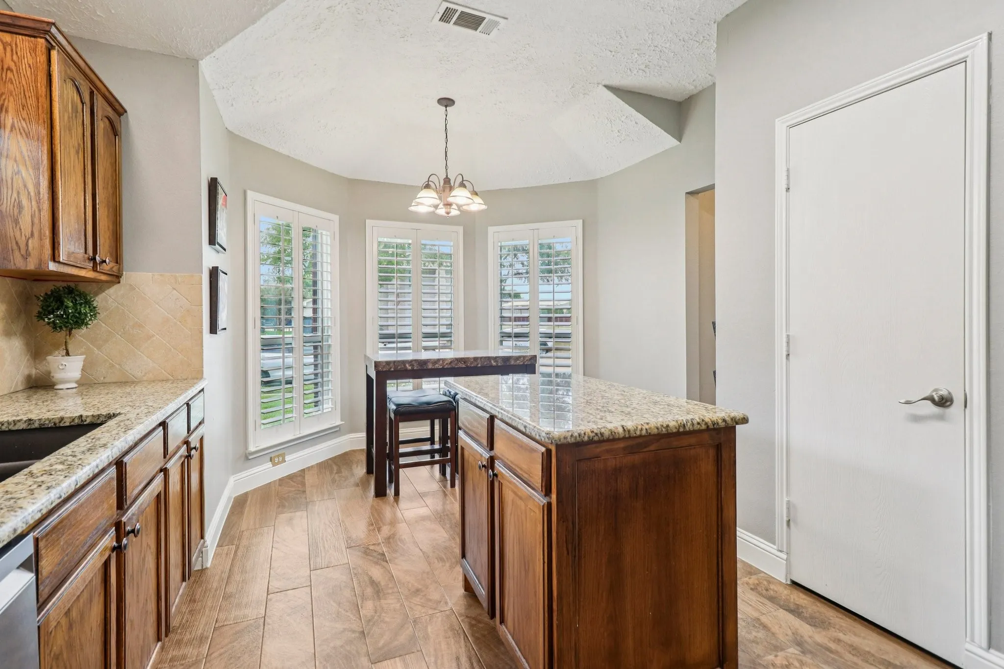 Single Family Residence For Sale in Collin County , 1708 Solitude Court, Allen, Texas 75002, 3 Bedroom, 2 Bathroom, 2 Garage spaces, 1,749 Sqft, built in 2001, mls#21206648, Real Estate Agent in Allen, Homes For Sale in Collin county, Homes For Sale in Allen, Realtor in Allen Texas, Real Estate Brokerage Independent Realty Texas, Luminita Cordes Realtor