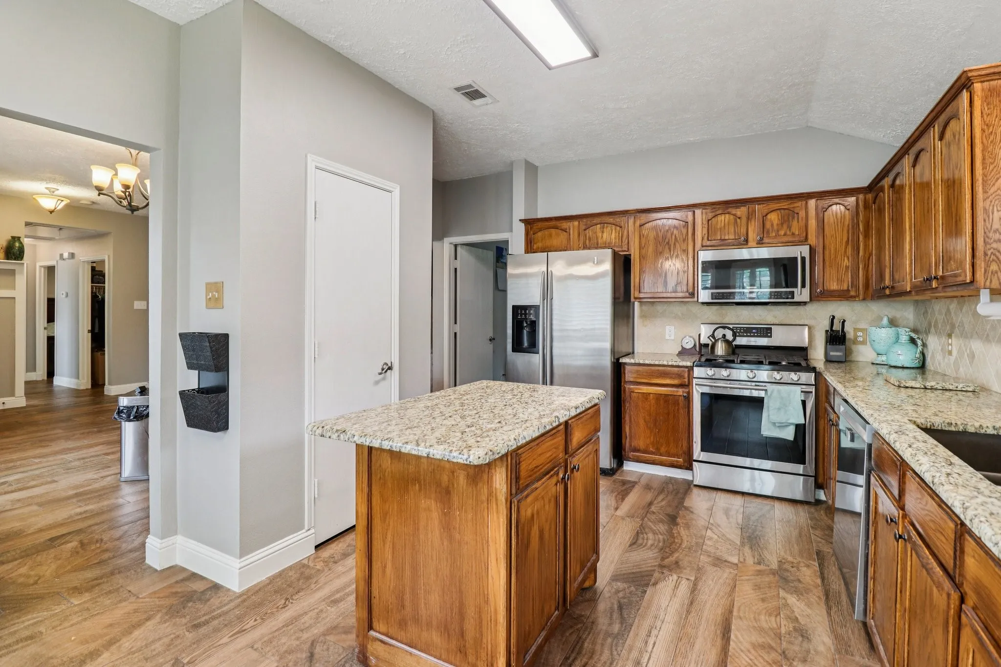 Single Family Residence For Sale in Collin County , 1708 Solitude Court, Allen, Texas 75002, 3 Bedroom, 2 Bathroom, 2 Garage spaces, 1,749 Sqft, built in 2001, mls#21206648, Real Estate Agent in Allen, Homes For Sale in Collin county, Homes For Sale in Allen, Realtor in Allen Texas, Real Estate Brokerage Independent Realty Texas, Luminita Cordes Realtor