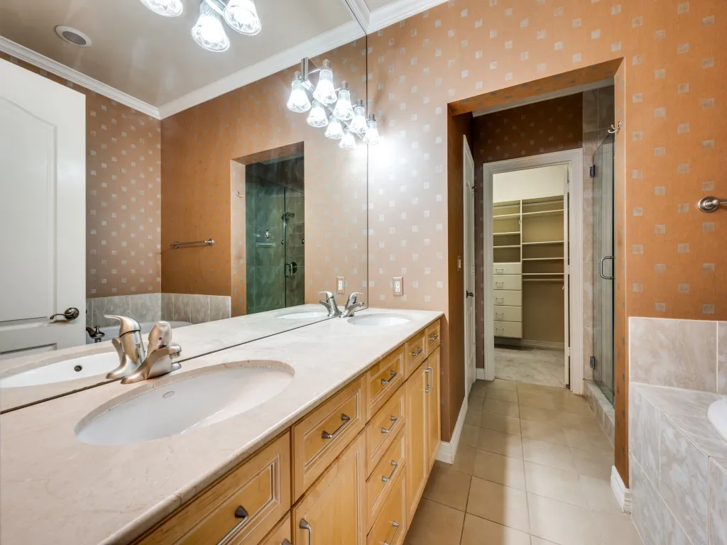 Primary Ensuite Bath