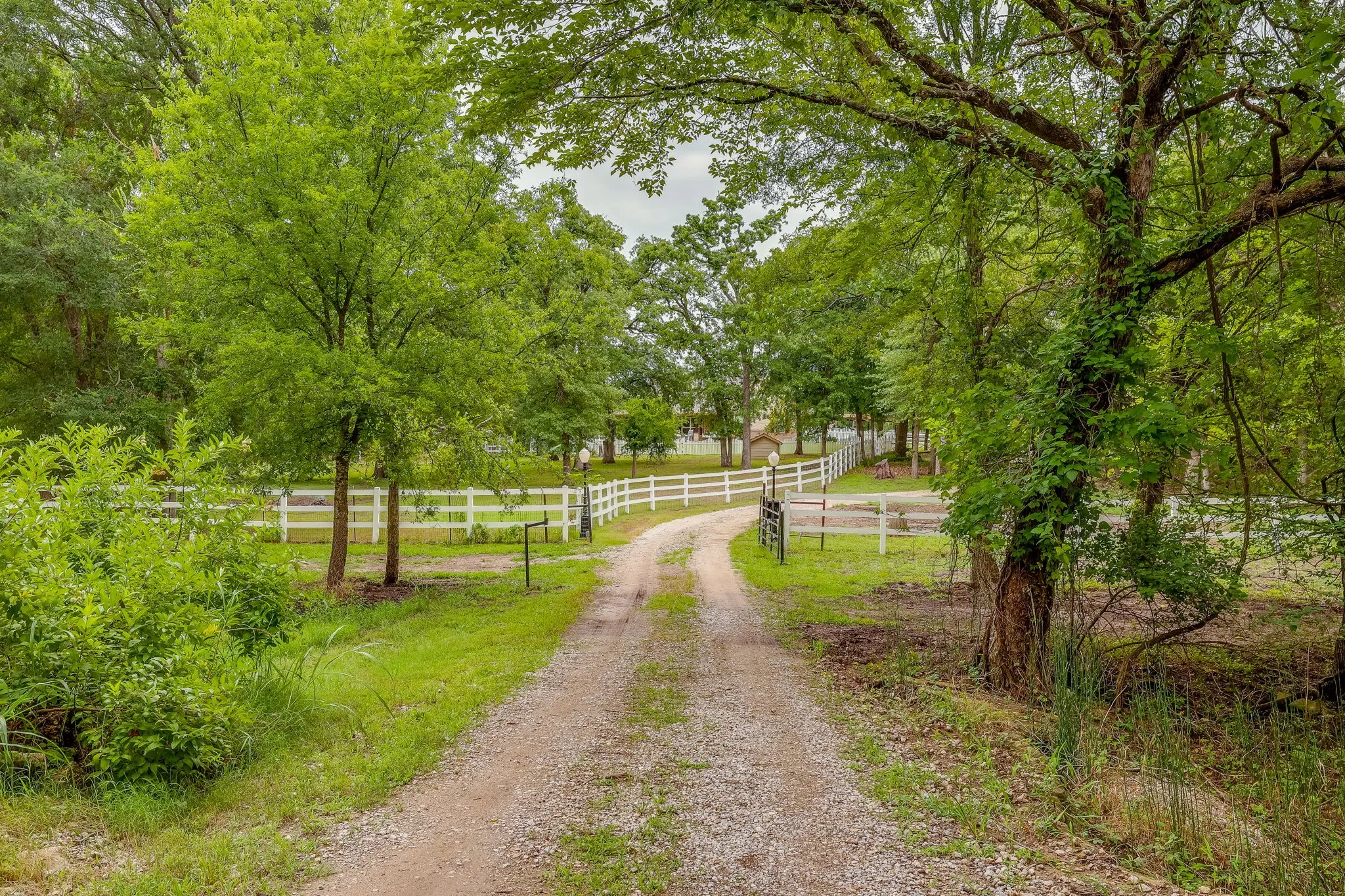Farm For Sale in Parker County , 1615 Sanger Drive, Springtown, Texas 76082, 3 Bedroom, 2 Bathroom, 3 Garage spaces, 2,050 Sqft, built in 2016, Preowned, mls#21206297, Real Estate Agent in Springtown, Homes For Sale in Parker county, Homes For Sale in Springtown, Realtor in Springtown Texas, Real Estate Brokerage Independent Realty Texas, Luminita Cordes Realtor