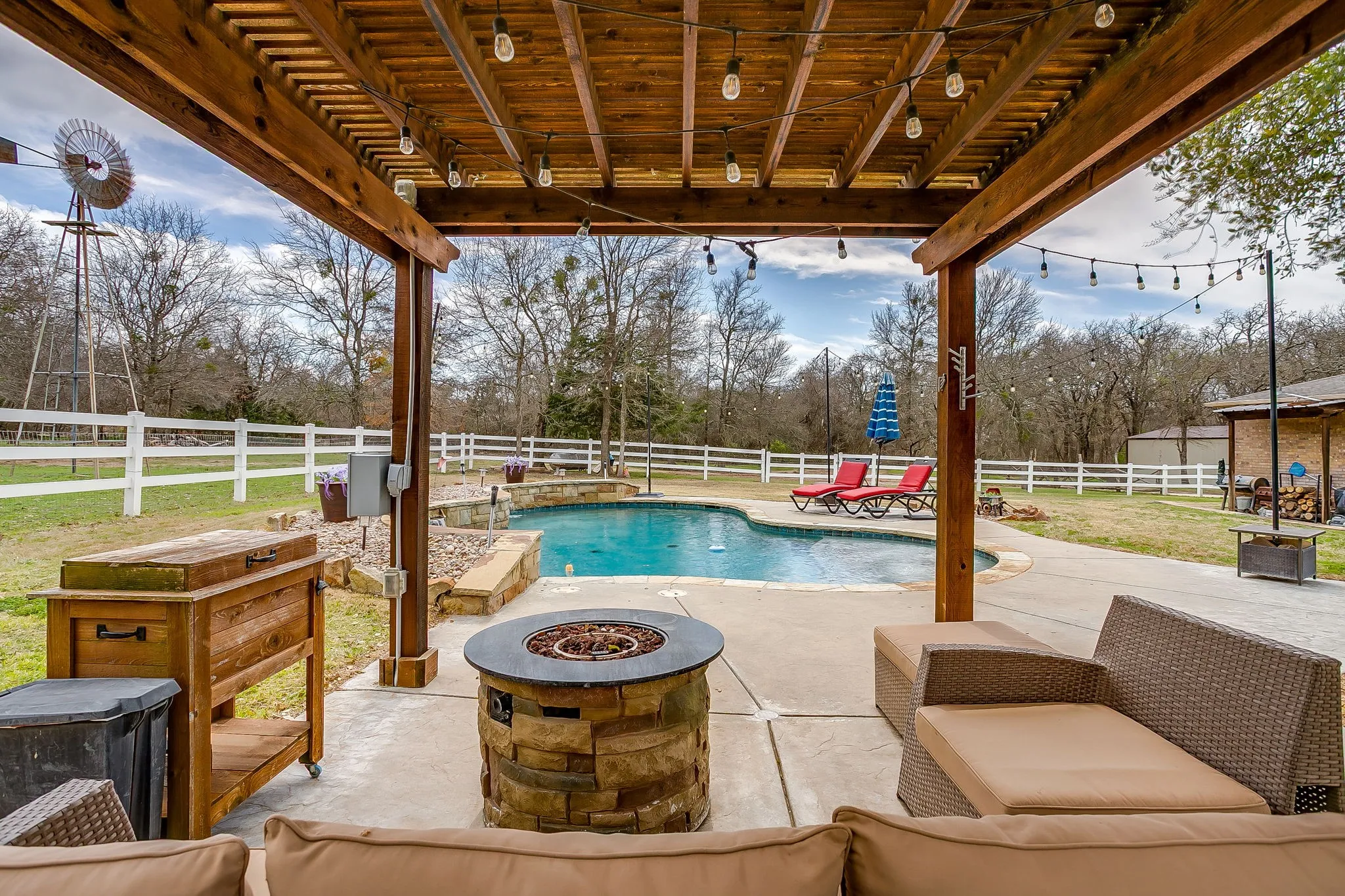 Farm For Sale in Parker County , 1615 Sanger Drive, Springtown, Texas 76082, 3 Bedroom, 2 Bathroom, 3 Garage spaces, 2,050 Sqft, built in 2016, Preowned, mls#21206297, Real Estate Agent in Springtown, Homes For Sale in Parker county, Homes For Sale in Springtown, Realtor in Springtown Texas, Real Estate Brokerage Independent Realty Texas, Luminita Cordes Realtor