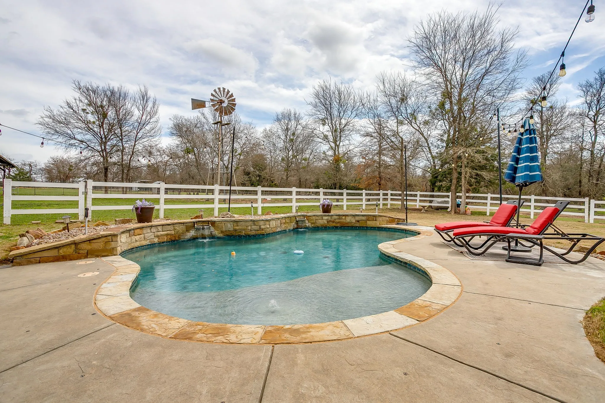 Farm For Sale in Parker County , 1615 Sanger Drive, Springtown, Texas 76082, 3 Bedroom, 2 Bathroom, 3 Garage spaces, 2,050 Sqft, built in 2016, Preowned, mls#21206297, Real Estate Agent in Springtown, Homes For Sale in Parker county, Homes For Sale in Springtown, Realtor in Springtown Texas, Real Estate Brokerage Independent Realty Texas, Luminita Cordes Realtor