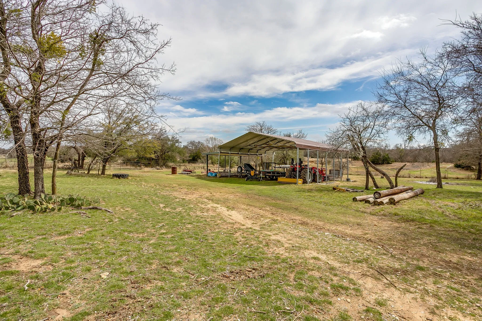 Farm For Sale in Parker County , 1615 Sanger Drive, Springtown, Texas 76082, 3 Bedroom, 2 Bathroom, 3 Garage spaces, 2,050 Sqft, built in 2016, Preowned, mls#21206297, Real Estate Agent in Springtown, Homes For Sale in Parker county, Homes For Sale in Springtown, Realtor in Springtown Texas, Real Estate Brokerage Independent Realty Texas, Luminita Cordes Realtor