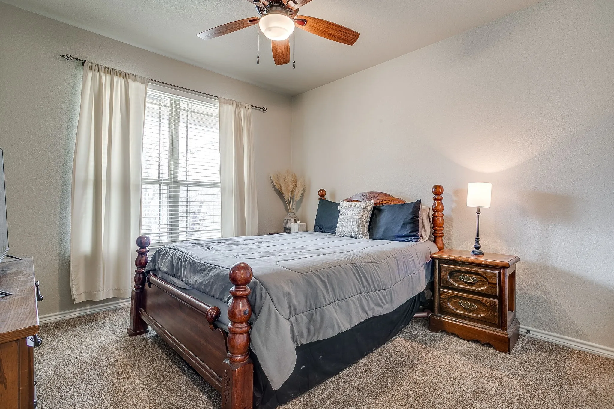 Farm For Sale in Parker County , 1615 Sanger Drive, Springtown, Texas 76082, 3 Bedroom, 2 Bathroom, 3 Garage spaces, 2,050 Sqft, built in 2016, Preowned, mls#21206297, Real Estate Agent in Springtown, Homes For Sale in Parker county, Homes For Sale in Springtown, Realtor in Springtown Texas, Real Estate Brokerage Independent Realty Texas, Luminita Cordes Realtor