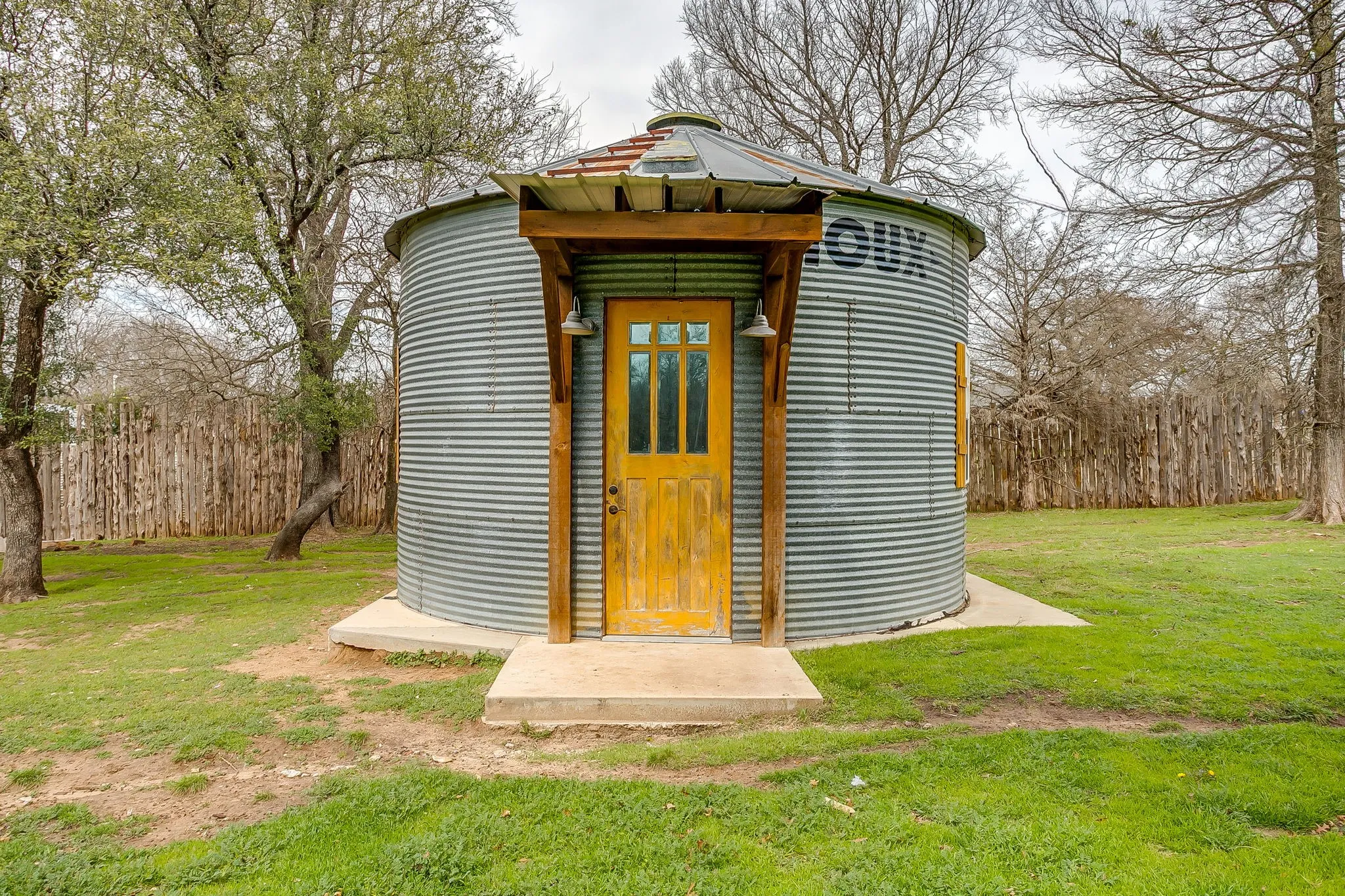 Farm For Sale in Parker County , 1615 Sanger Drive, Springtown, Texas 76082, 3 Bedroom, 2 Bathroom, 3 Garage spaces, 2,050 Sqft, built in 2016, Preowned, mls#21206297, Real Estate Agent in Springtown, Homes For Sale in Parker county, Homes For Sale in Springtown, Realtor in Springtown Texas, Real Estate Brokerage Independent Realty Texas, Luminita Cordes Realtor
