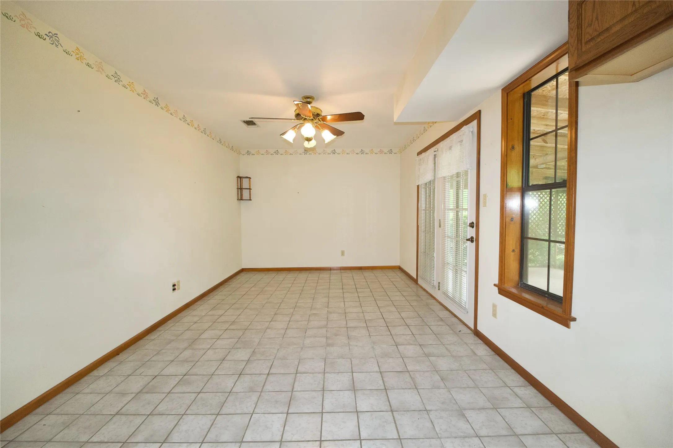 Single Family Residence For Sale in Cooke County , 1196 County Road 260, Gainesville, Texas 76240, 4 Bedroom, 3 Bathroom, 2 Garage spaces, 2,977 Sqft, built in 1989, Preowned, mls#21205493, Real Estate Agent in Gainesville, Homes For Sale in Cooke county, Homes For Sale in Gainesville, Realtor in Gainesville Texas, Real Estate Brokerage Independent Realty Texas, Luminita Cordes Realtor