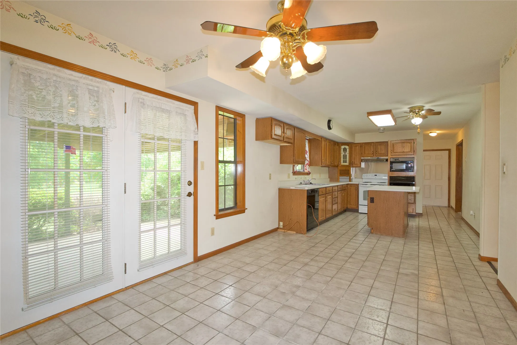 Single Family Residence For Sale in Cooke County , 1196 County Road 260, Gainesville, Texas 76240, 4 Bedroom, 3 Bathroom, 2 Garage spaces, 2,977 Sqft, built in 1989, Preowned, mls#21205493, Real Estate Agent in Gainesville, Homes For Sale in Cooke county, Homes For Sale in Gainesville, Realtor in Gainesville Texas, Real Estate Brokerage Independent Realty Texas, Luminita Cordes Realtor