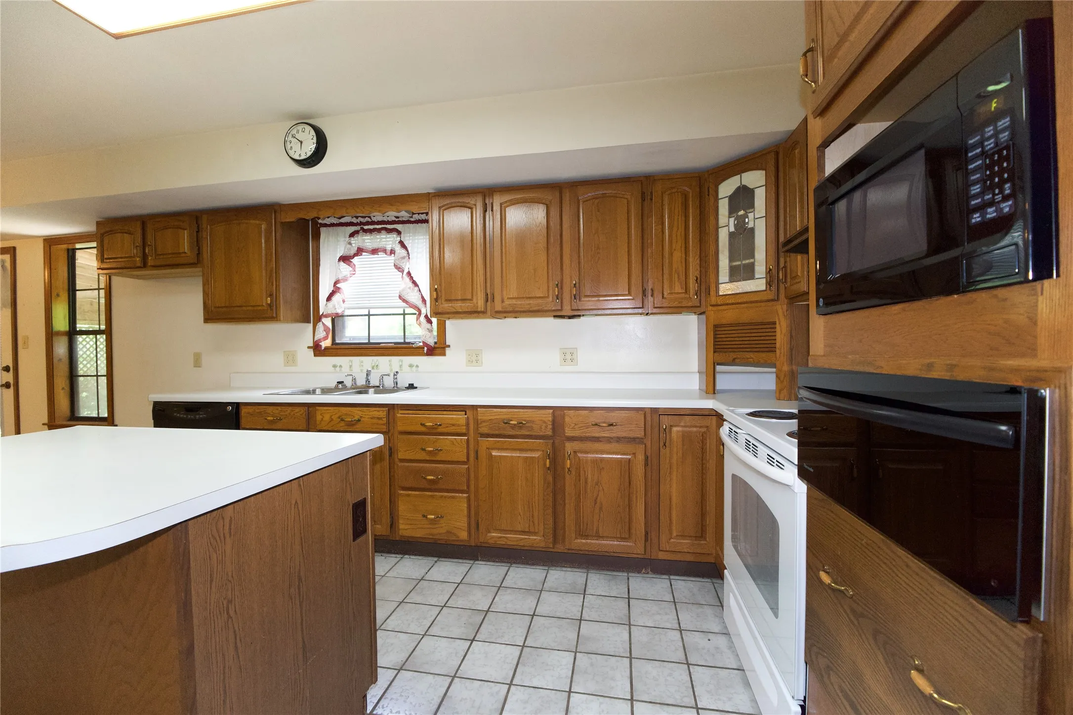 Single Family Residence For Sale in Cooke County , 1196 County Road 260, Gainesville, Texas 76240, 4 Bedroom, 3 Bathroom, 2 Garage spaces, 2,977 Sqft, built in 1989, Preowned, mls#21205493, Real Estate Agent in Gainesville, Homes For Sale in Cooke county, Homes For Sale in Gainesville, Realtor in Gainesville Texas, Real Estate Brokerage Independent Realty Texas, Luminita Cordes Realtor